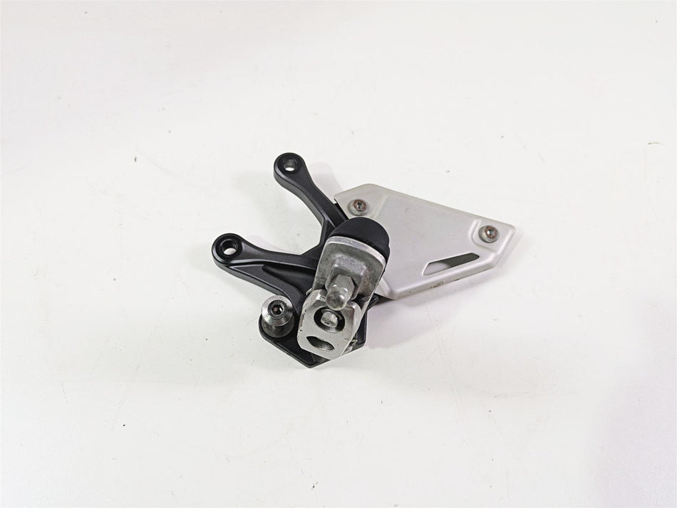 2020 Kawasaki Z900 ZR900 Left Front Foot Peg & Mount 35063-1399-18R {{ shop.shopifyCountryName }} - Mototech271