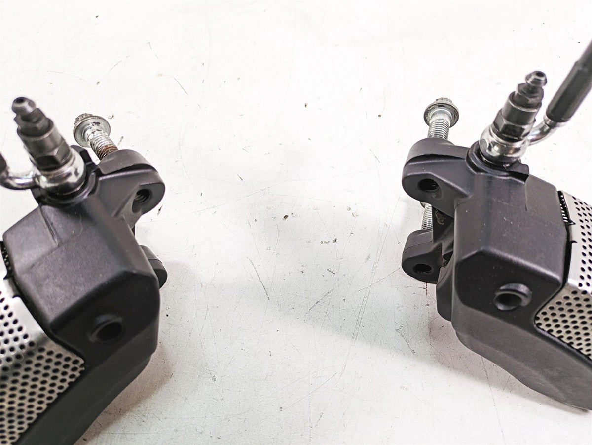 2010 Harley Touring FLHTCU Electra Glide Brembo Front Brake Caliper Set 43027-08 {{ shop.shopifyCountryName }} - Mototech271