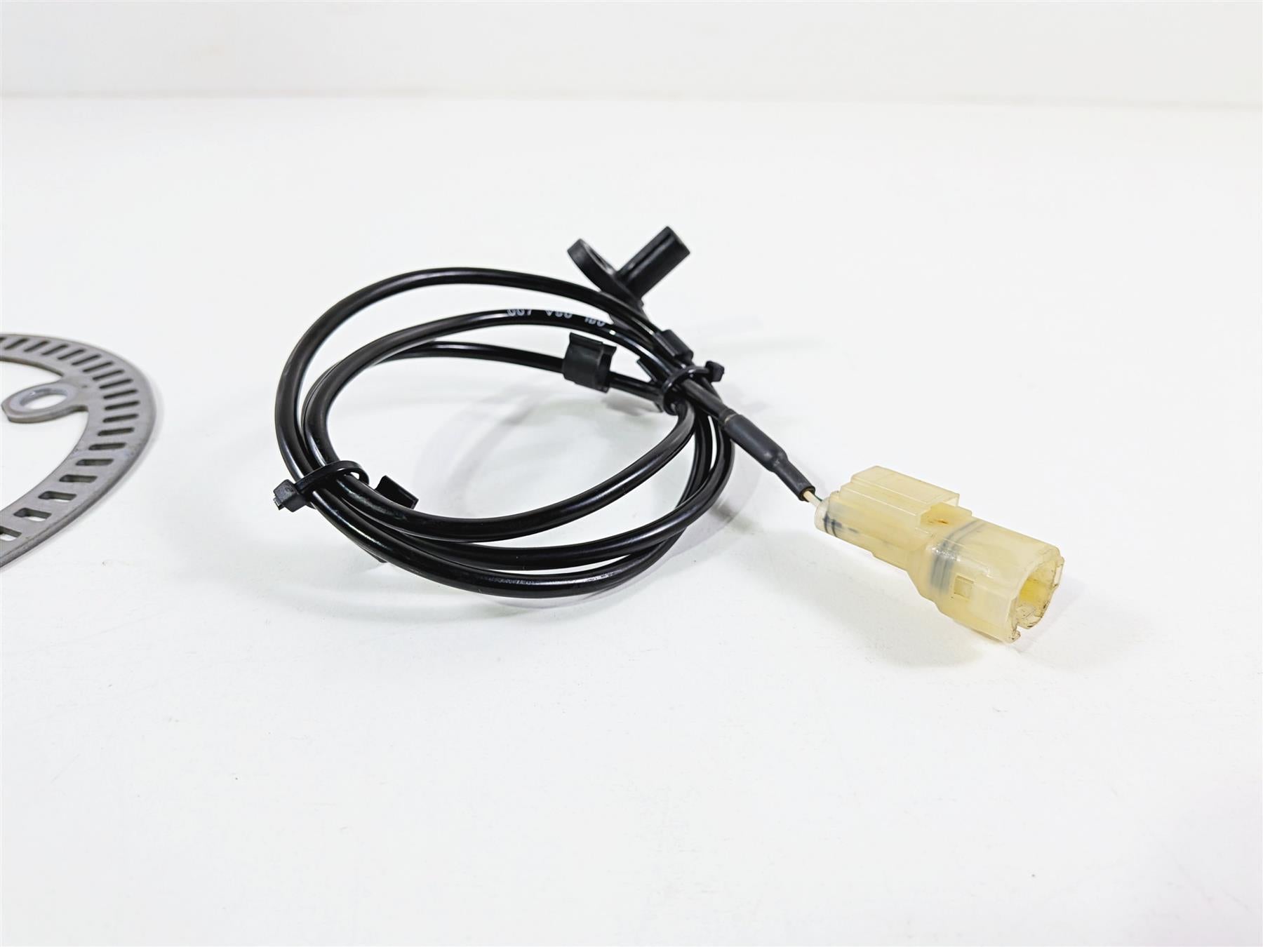 2019 Triumph Speed Triple RS 1050 Front Abs Brake Wheel Speed Sensor T2029270 {{ shop.shopifyCountryName }} - Mototech271