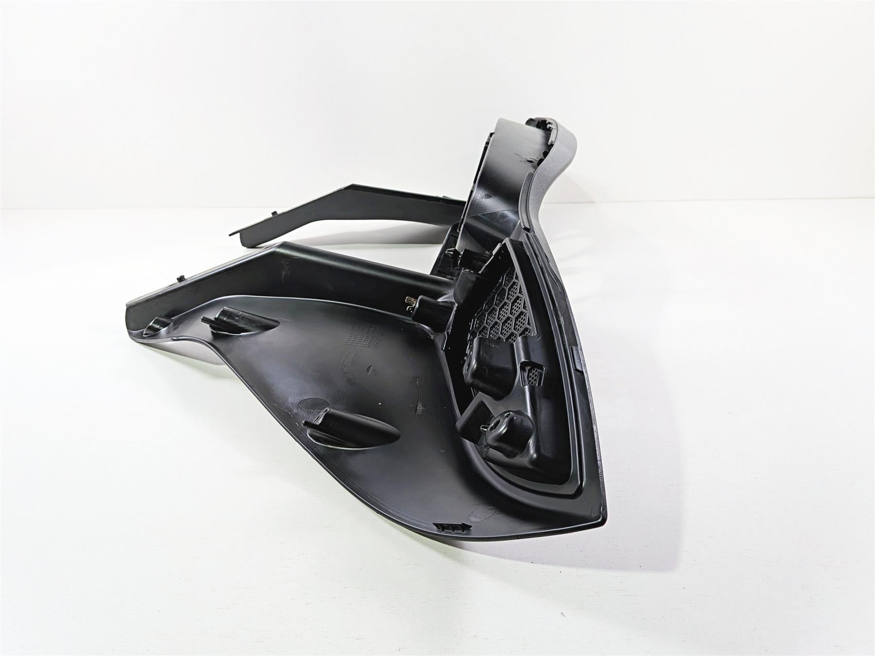 2016 Victory Cross Country Front Inner Nose Dash Fairing -READ 5437066 {{ shop.shopifyCountryName }} - Mototech271