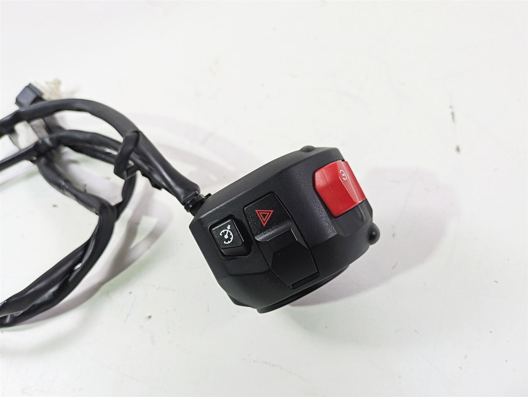 2020 Suzuki V-Strom 1050 XT Right Hand Start Stop Control Switch 57100-06L00 {{ shop.shopifyCountryName }} - Mototech271