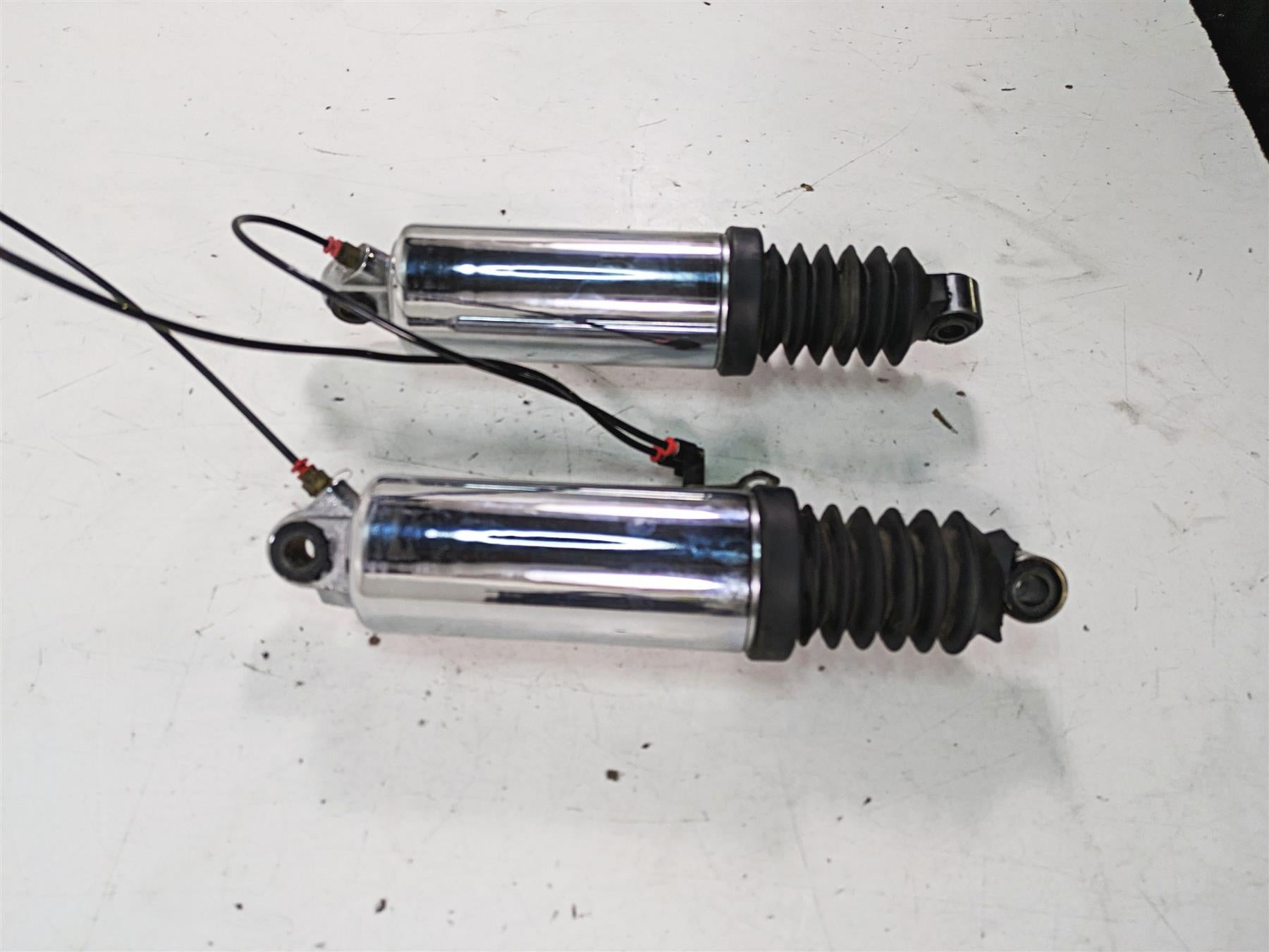 2008 Harley FLHTCU Electra Glide Rear Chrome Air Shock Damper 12" Set {{ shop.shopifyCountryName }} - Mototech271