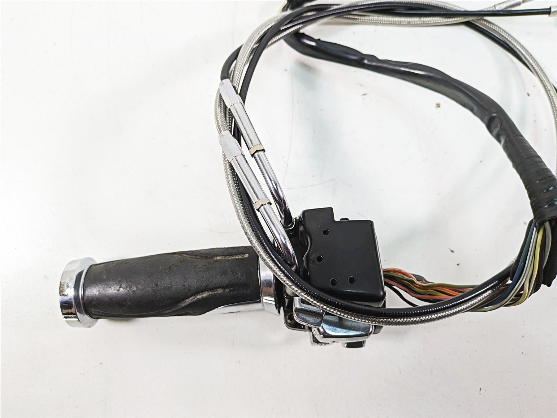 2005 Harley Touring FLHTCUI Electra Glide Right Control Switch - Read 71589-96 {{ shop.shopifyCountryName }} - Mototech271
