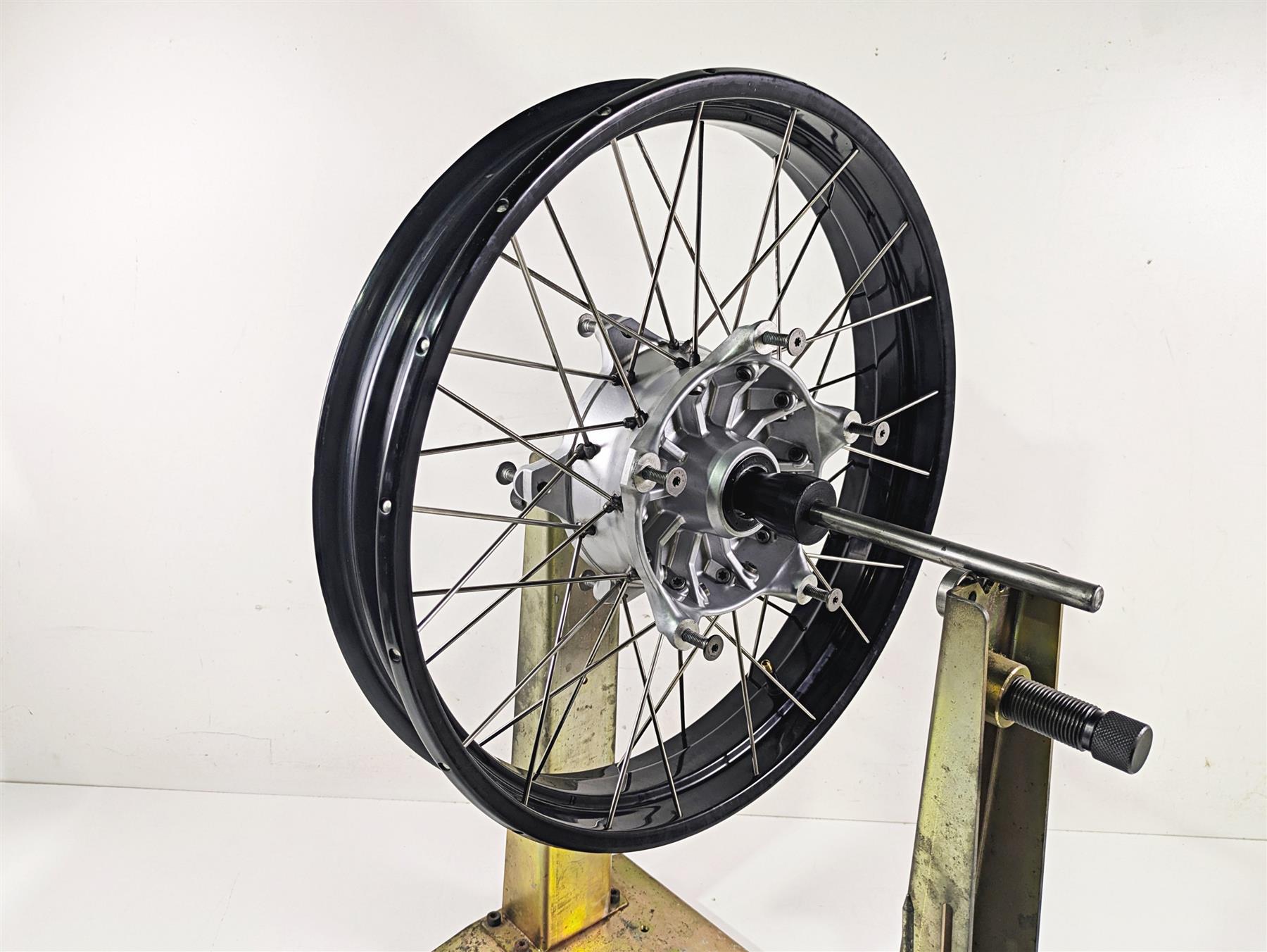 2010 BMW R1200GS K25 Front Wheel Rim 19x2.5 Spoke Black -Read 36318553003 {{ shop.shopifyCountryName }} - Mototech271