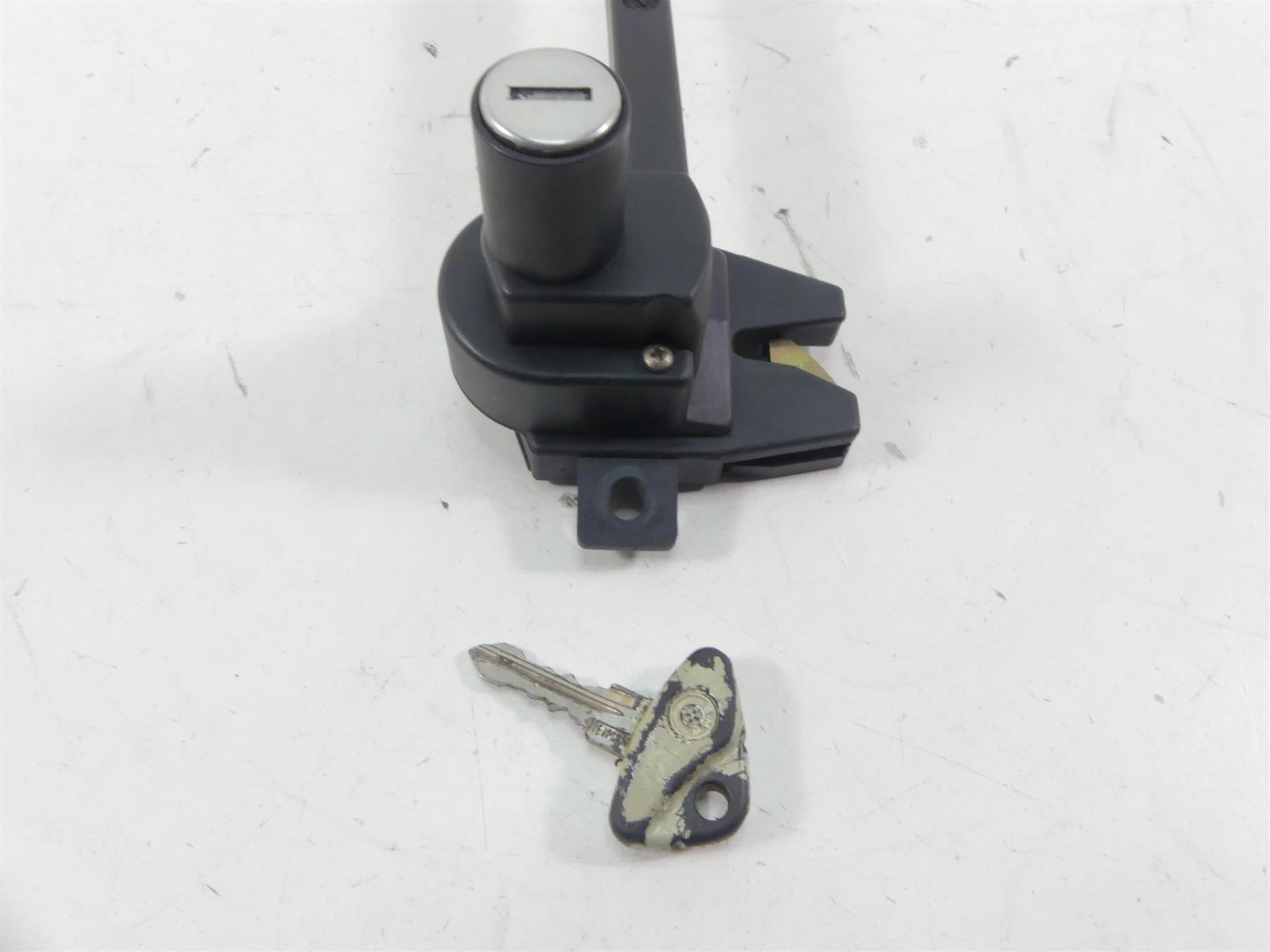 2001 BMW R1150 GS R21 Front Rear Saddle Seat Mount Set + Key & Lock 52532313291 {{ shop.shopifyCountryName }} - Mototech271