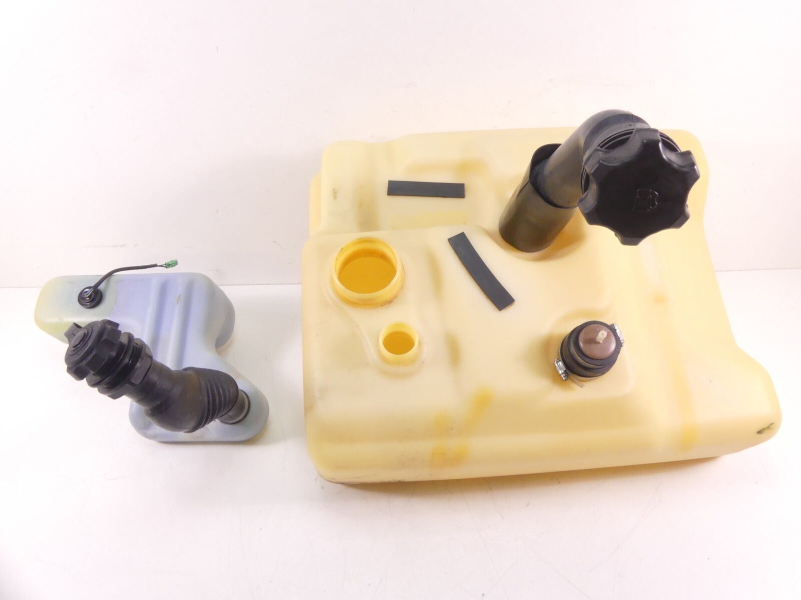 2002 Kawasaki Jetski Ultra 130 Di Oil & Fuel Gas Tank Reservoir Set  51004-3734