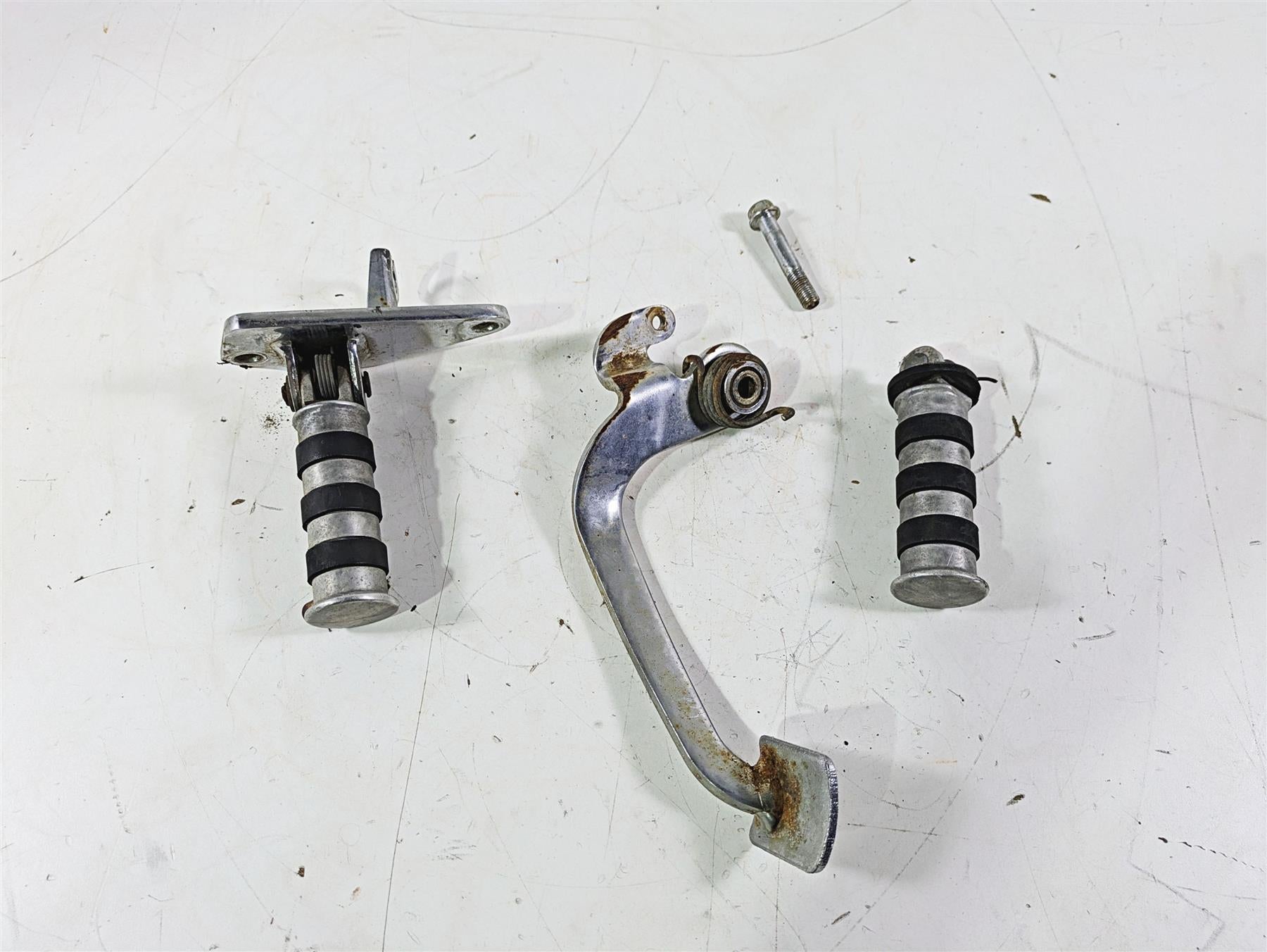 2002 Honda VT1100 Shadow Sabre Right Foot Pegs & Brake Pedal Set 50615-MCK-A00 {{ shop.shopifyCountryName }} - Mototech271