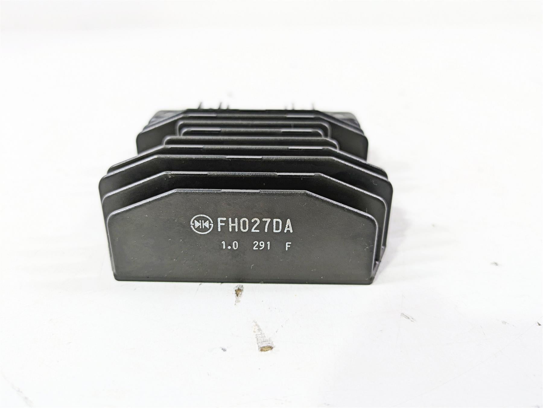 2022 Yamaha YXZ1000 R Rectifier Voltage Regulator B5H-81960-00-00 FH027DA {{ shop.shopifyCountryName }} - Mototech271
