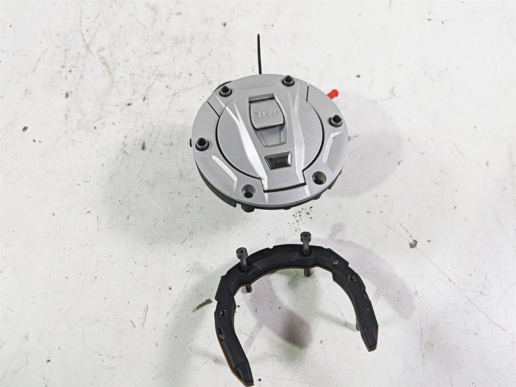 2022 BMW R1250 RT K052 Keyless Fuel Gas Petrol Lid Cap 16118552106 {{ shop.shopifyCountryName }} - Mototech271