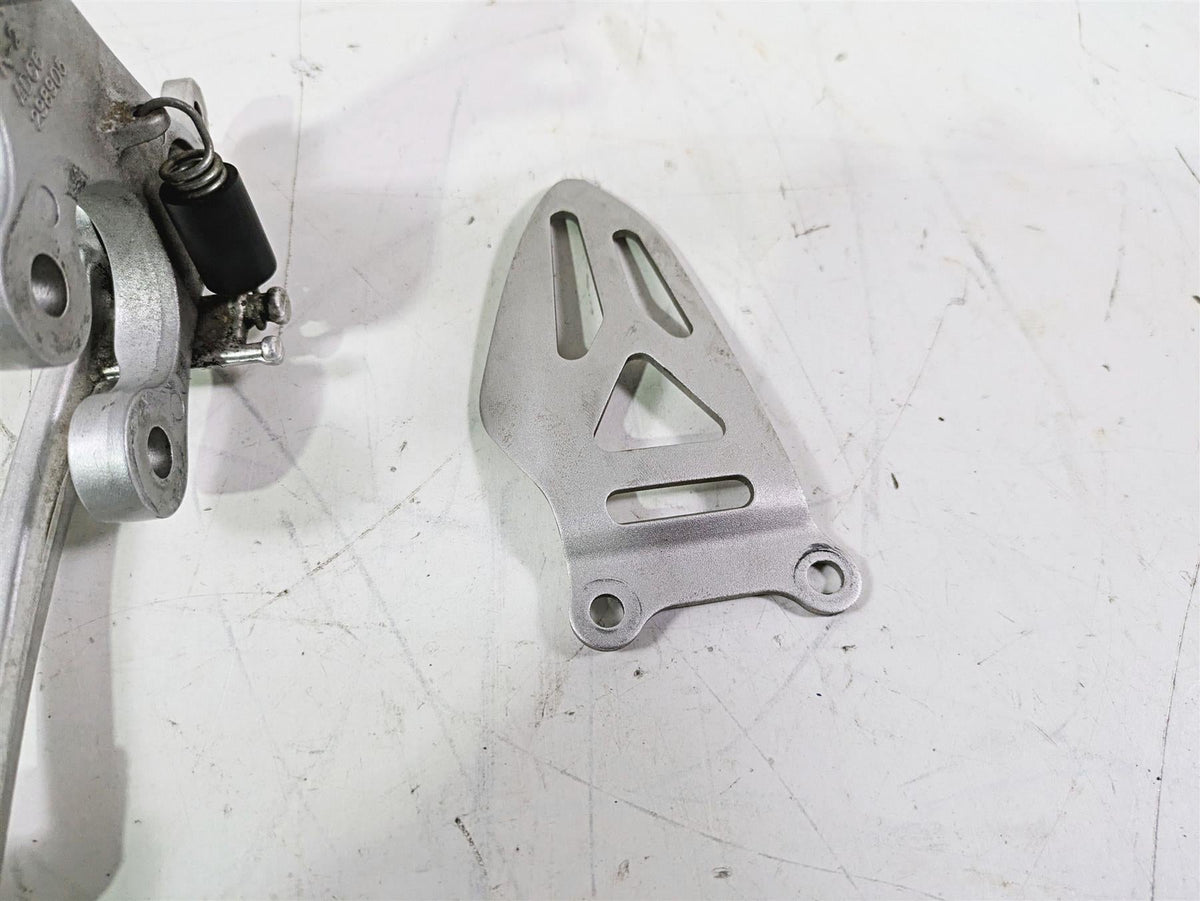 2016 Suzuki GSXR1000 Right Front Foot Peg Brake Pedal & Mount Set 3511-47H10 {{ shop.shopifyCountryName }} - Mototech271