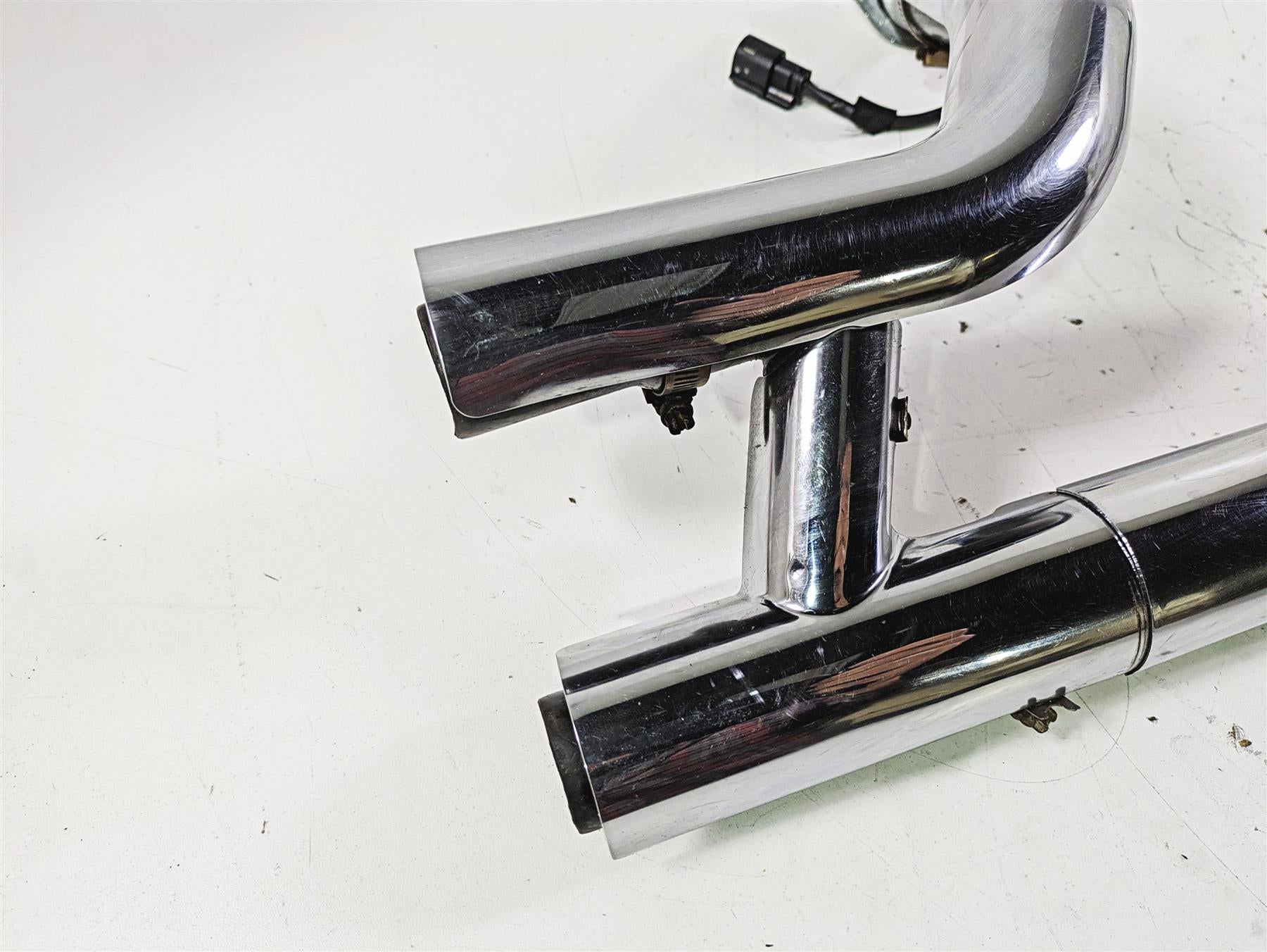 2021 Harley Softail FLSL Slim Oem Exhaust Header & Heat Shields 65600248 {{ shop.shopifyCountryName }} - Mototech271