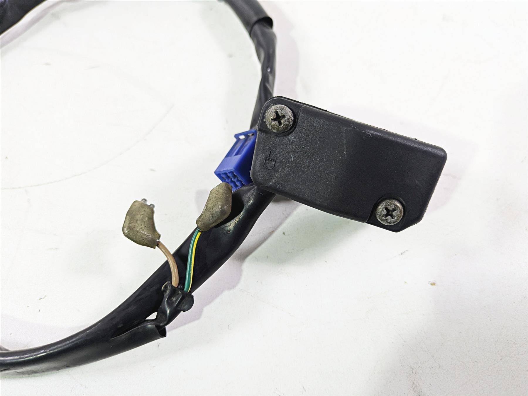 2005 Yamaha YZFR1 YZF R1 Right Hand Control Switch Start Kill Stop 5PW-83975-00 {{ shop.shopifyCountryName }} - Mototech271