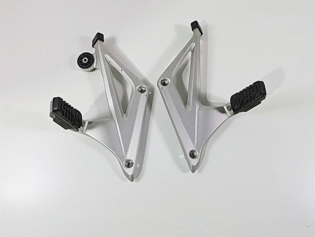 2019 BMW R1250RT K52 Rear Passenger Footpeg Set 46718534789 46718534790 {{ shop.shopifyCountryName }} - Mototech271