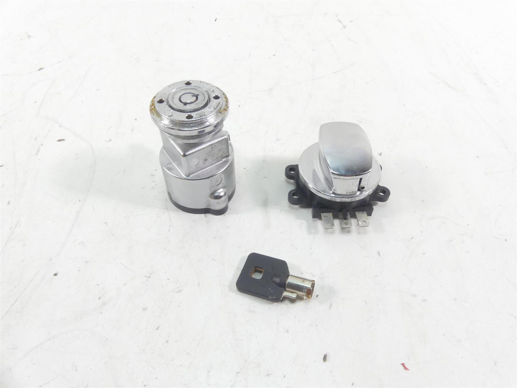 2009 Harley FXDF Dyna Fat Bob Ignition Switch Steering Lock Key Set 71430-06B {{ shop.shopifyCountryName }} - Mototech271