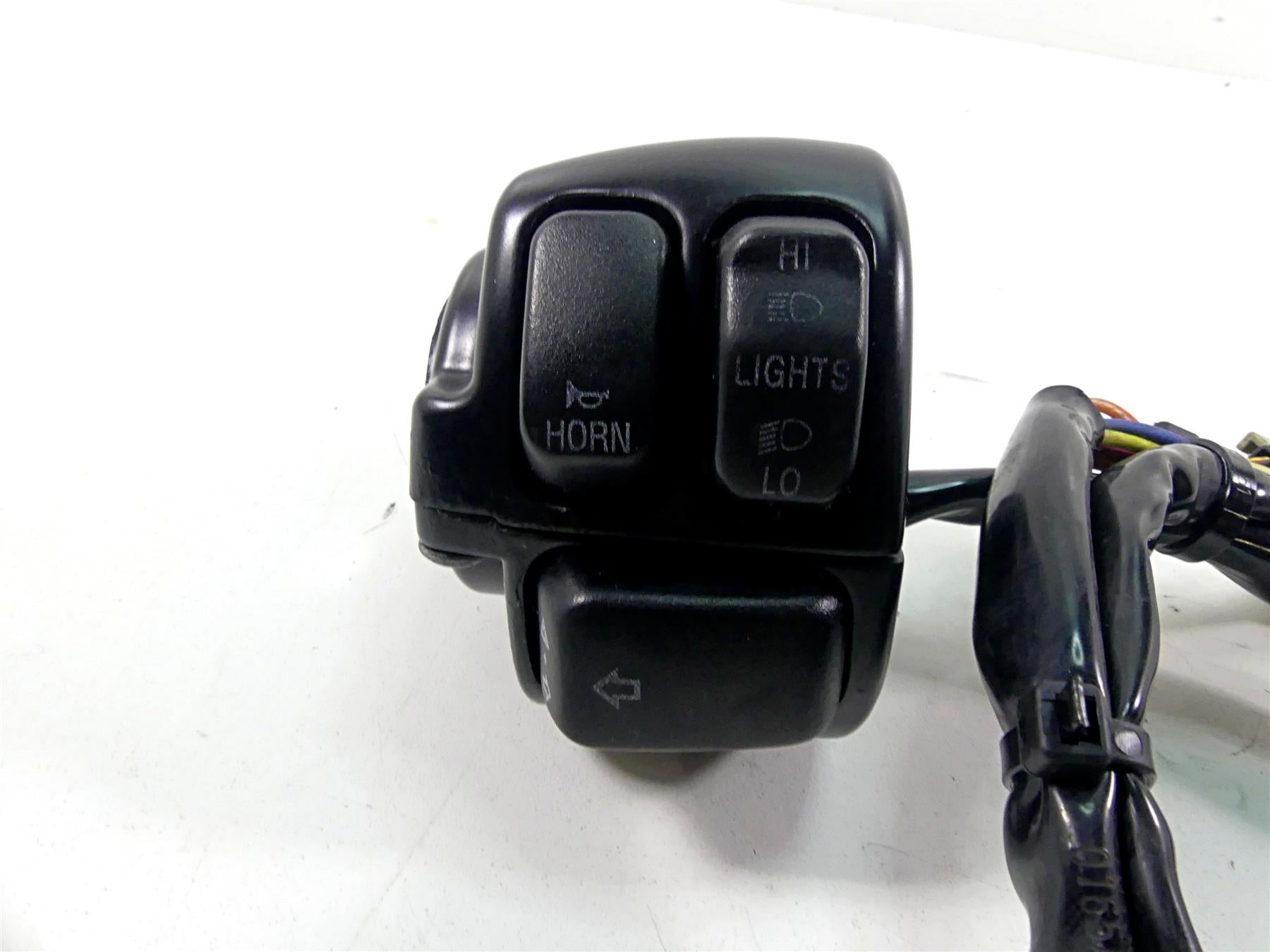 2015 Harley VRSCF Muscle V-Rod Left Hand Blinker Control Switch - Read 71682-06A {{ shop.shopifyCountryName }} - Mototech271