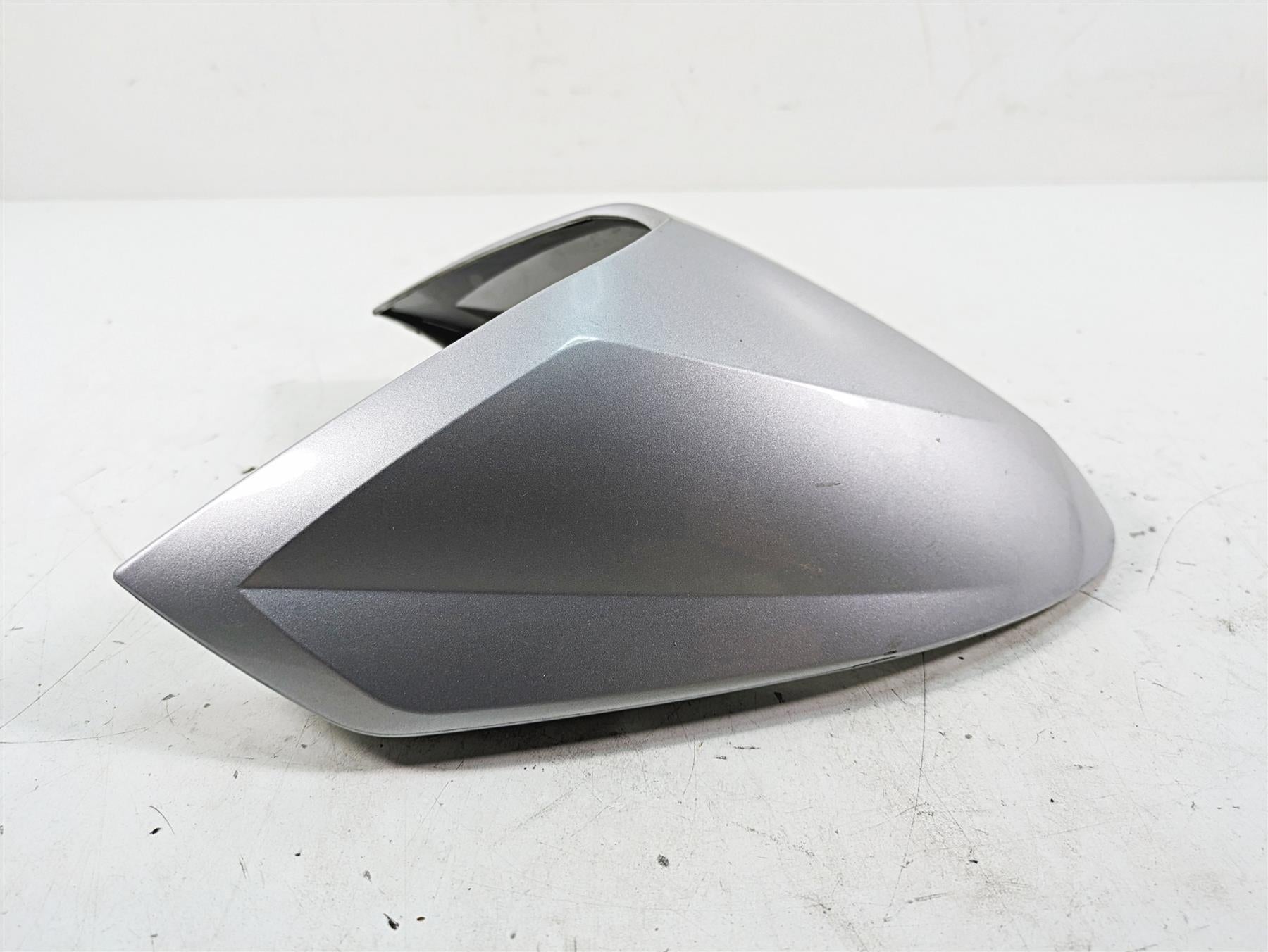 2007 BMW R1200RT K26 Front Fender Cap Cover Fairing Titan Silver 46617682904 {{ shop.shopifyCountryName }} - Mototech271