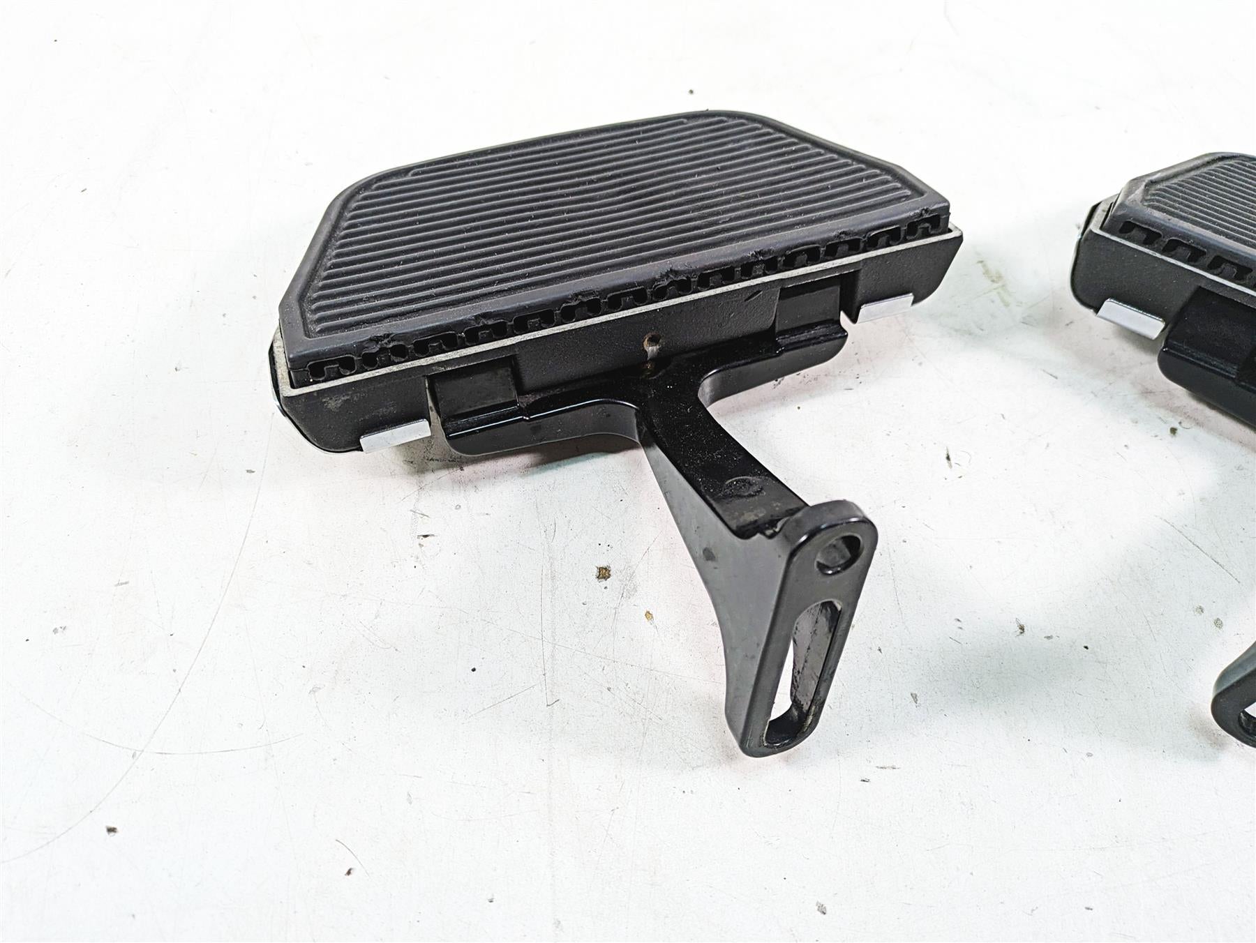 2010 Harley Touring FLHTCU Electra Glide Rear Passenger Floor Boards 52719-10 {{ shop.shopifyCountryName }} - Mototech271