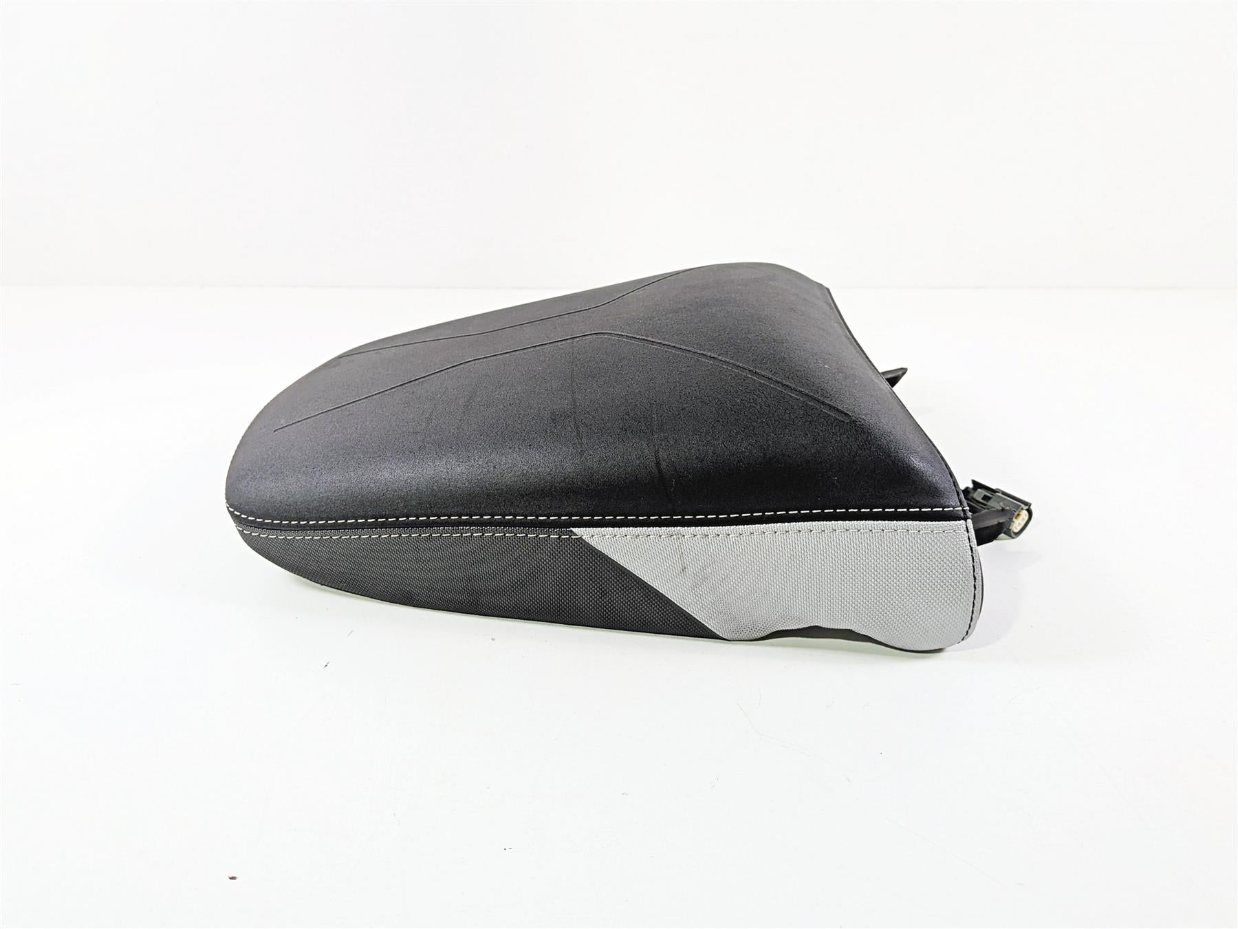 2022 Triumph Tiger 900 GT Pro Heated Rear Passenger Seat Saddle T2310128 {{ shop.shopifyCountryName }} - Mototech271