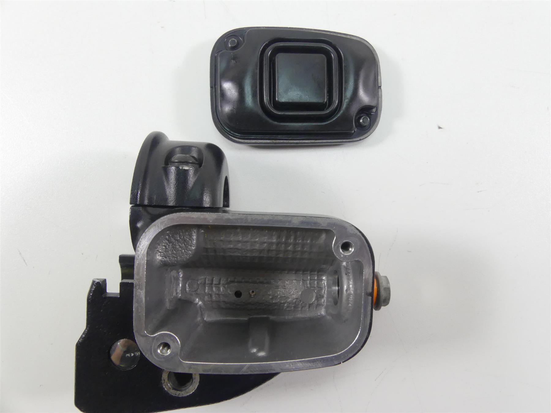 2020 Harley Softail FXBB Street Bob Front Brake Master Cylinder 1/2" 41700233 {{ shop.shopifyCountryName }} - Mototech271