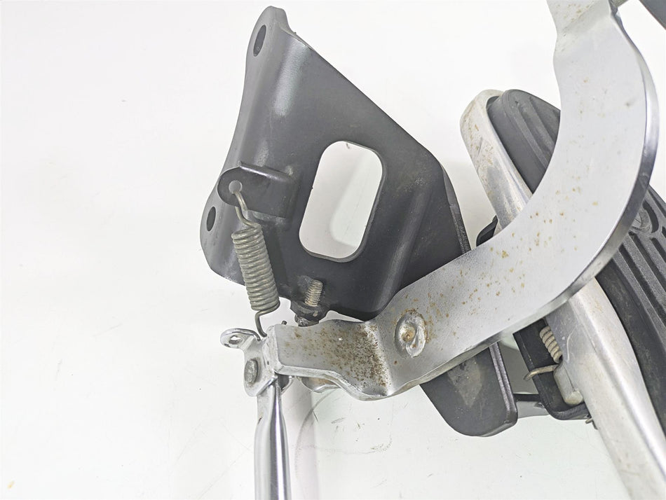 2006 Yamaha XVS650 V-Star Classic Right Floorboard & Brake Pedal 5BN-27420-00-00 {{ shop.shopifyCountryName }} - Mototech271