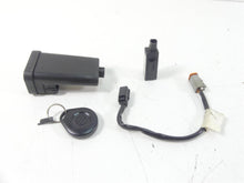Load image into Gallery viewer, 2007 Harley FLHTCU SE2 CVO Electra Glide Tssm Turn Signal Module &amp; Fob 68924-07

