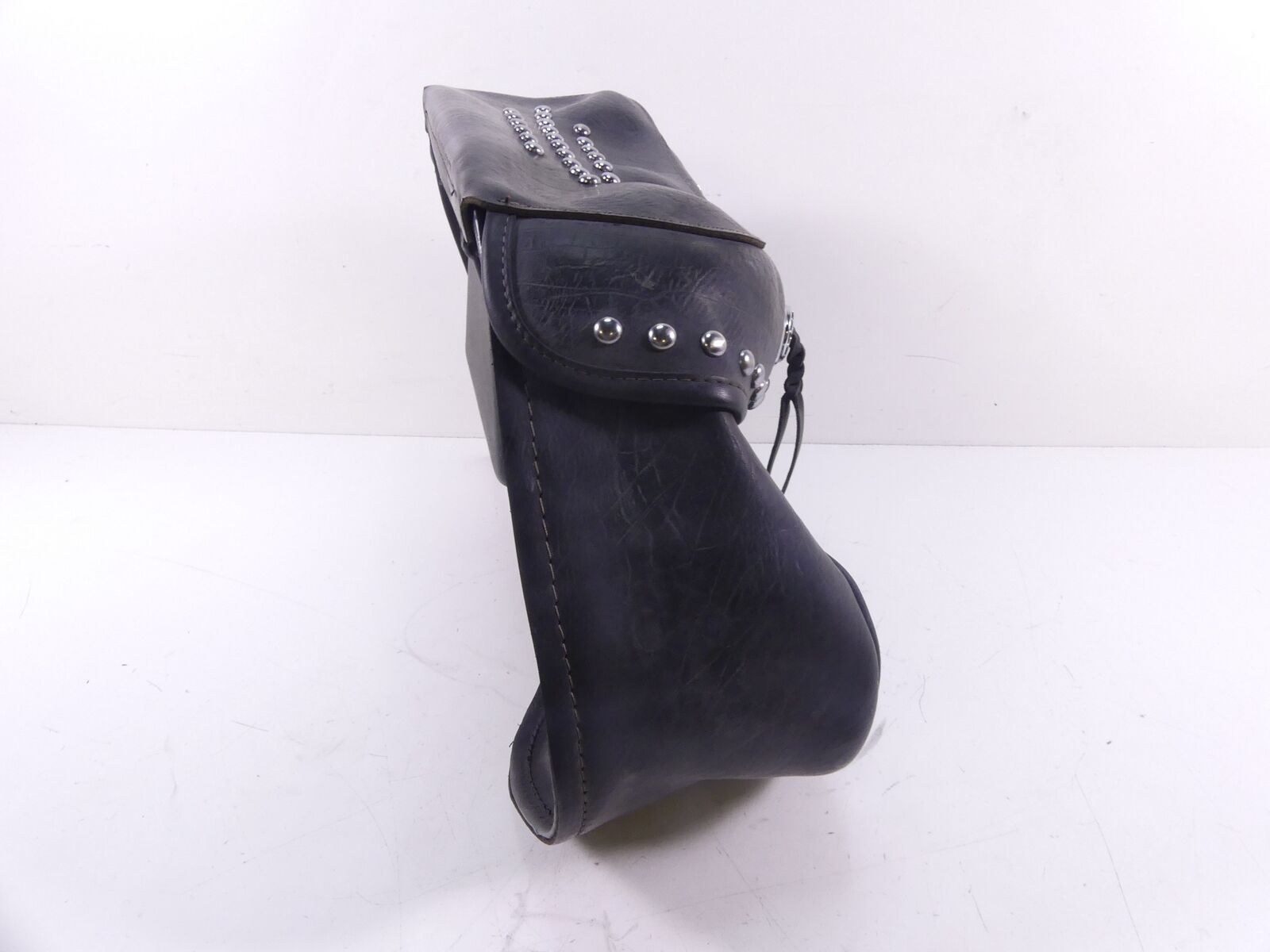 2013 Harley Softail FLSTC Heritage Classic Right Saddlebag & Mount 90477-09 {{ shop.shopifyCountryName }} - Mototech271