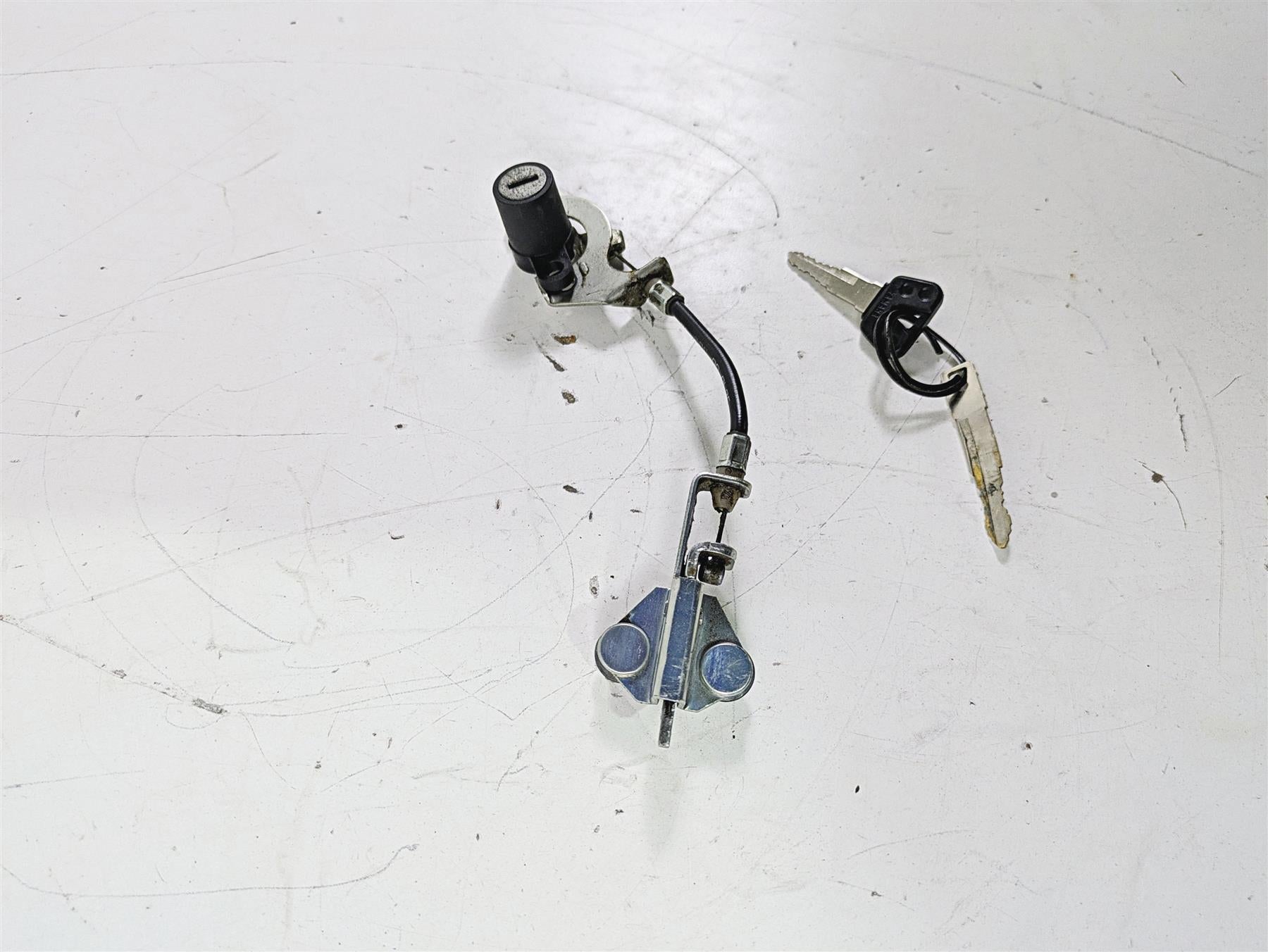2012 Yamaha XT1200 Super Tenere Seat Lock & Key Set {{ shop.shopifyCountryName }} - Mototech271