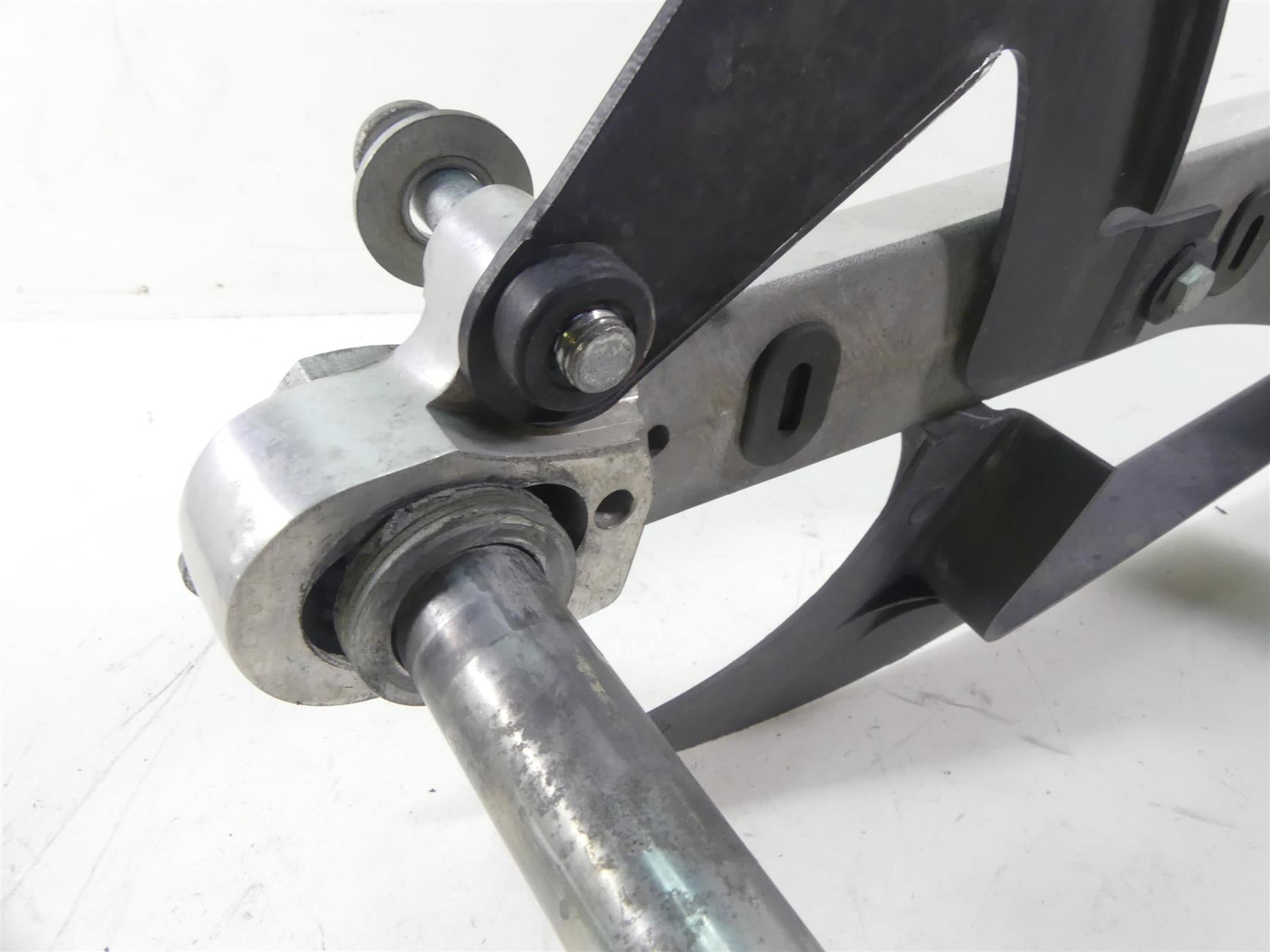 2013 Harley VRSCF Muscle V-Rod Rear Swingarm Swing Arm + Axle & Guards 48606-07A {{ shop.shopifyCountryName }} - Mototech271