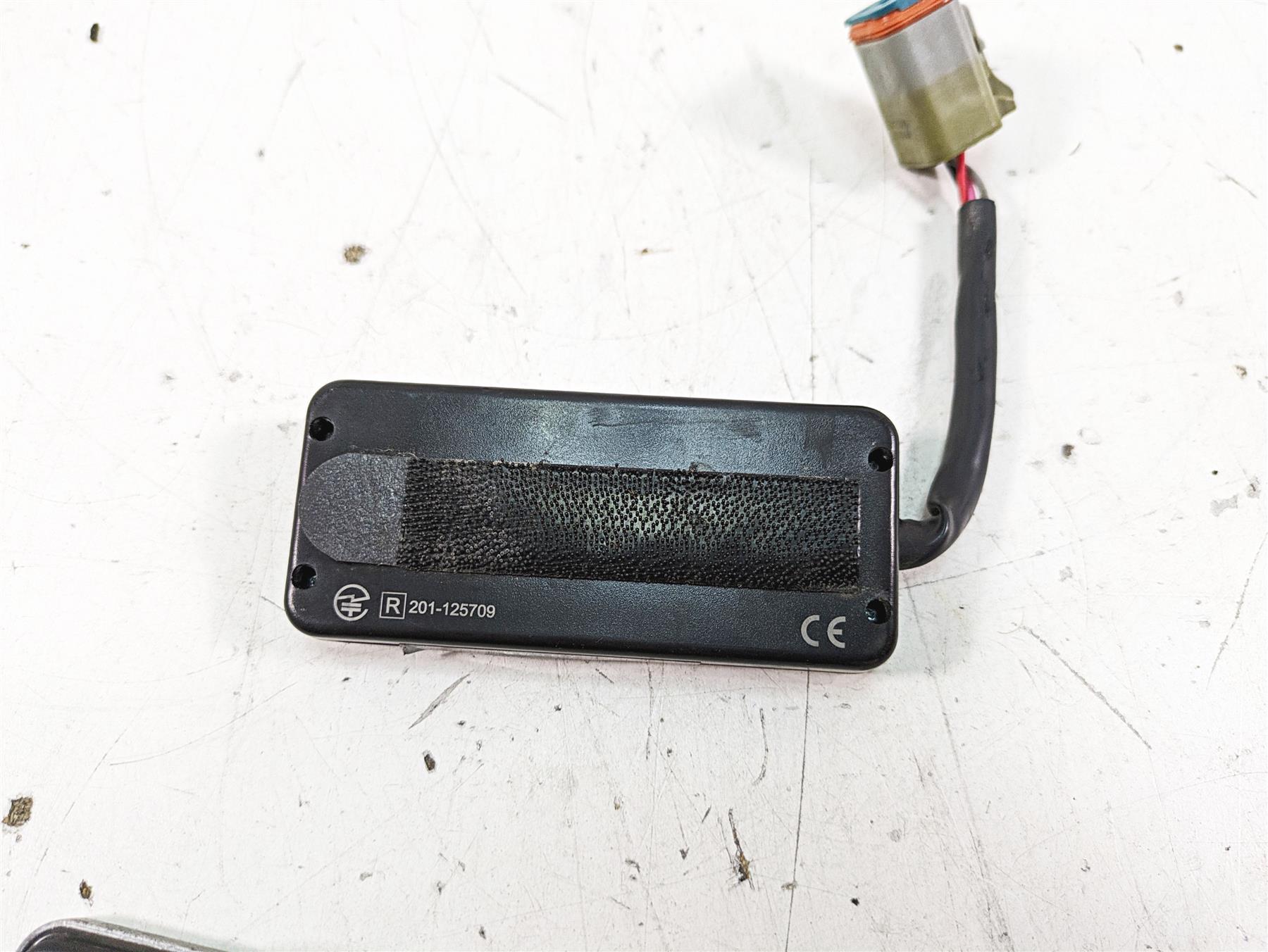 2017 Harley XL883 N Sportster Iron Cdi Ecu + Vance Hines Fuel Pack Set 41000326A {{ shop.shopifyCountryName }} - Mototech271