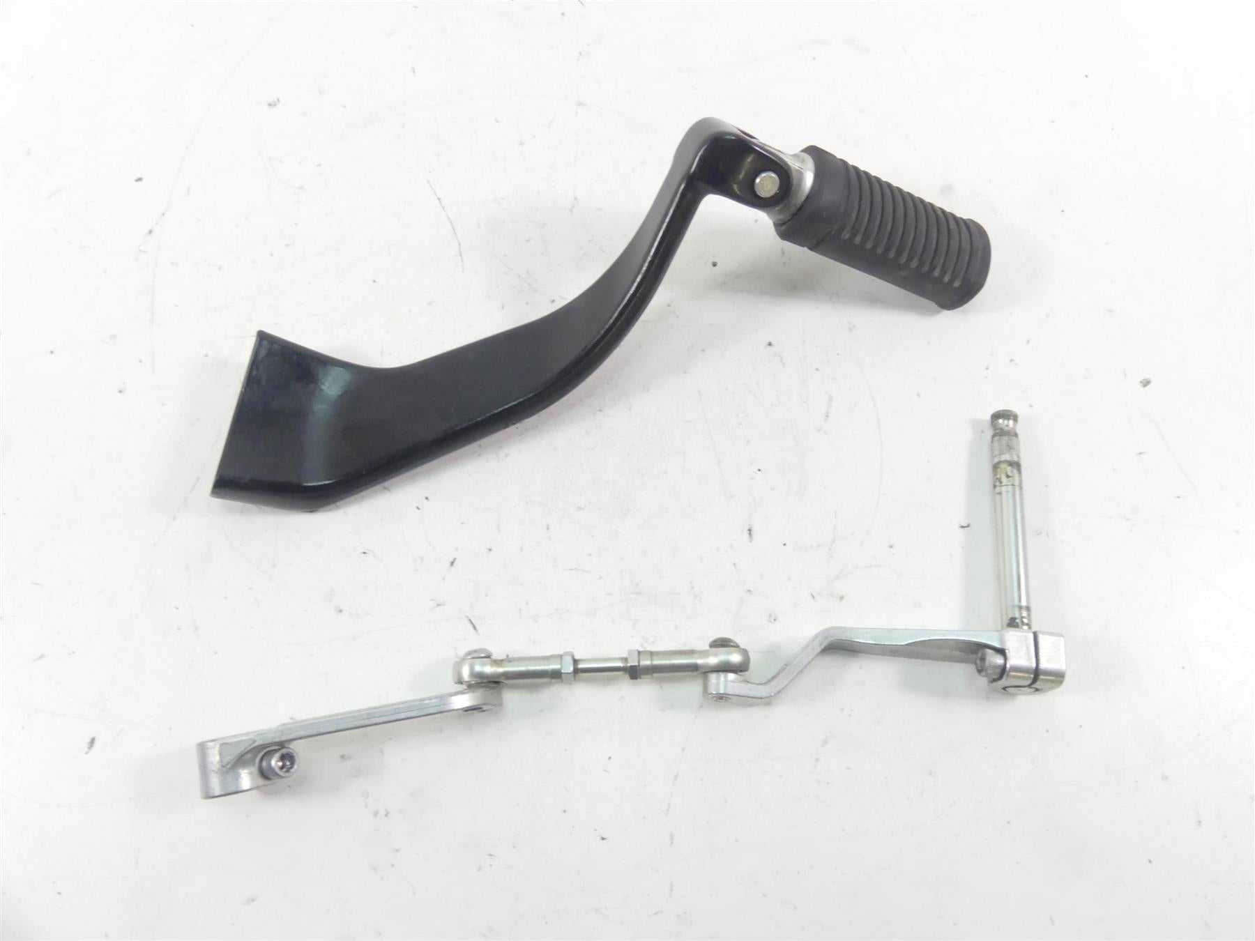 2018 Harley Softail FXBB Street Bob Left Foot Peg & Shifter Linkage 50500603 {{ shop.shopifyCountryName }} - Mototech271