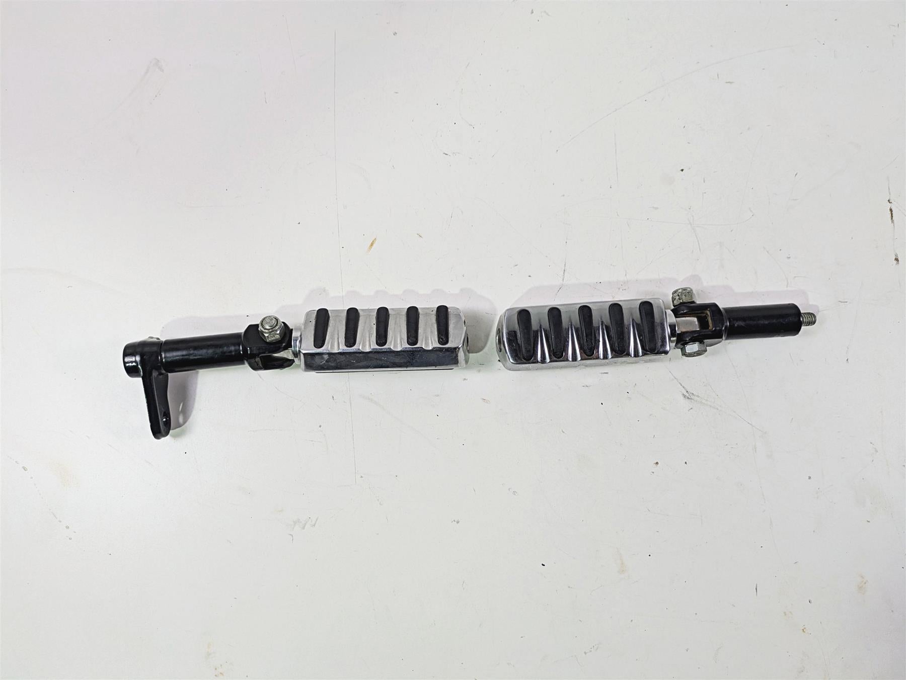 2014 Harley FLS Softail Slim Rear Passenger Footpeg Set 50932-08 {{ shop.shopifyCountryName }} - Mototech271