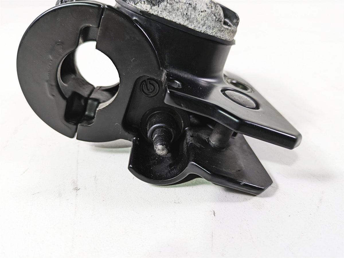 2020 Harley Touring FLHT Electra Glide Front Brake Master Cylinder 44551-08F {{ shop.shopifyCountryName }} - Mototech271