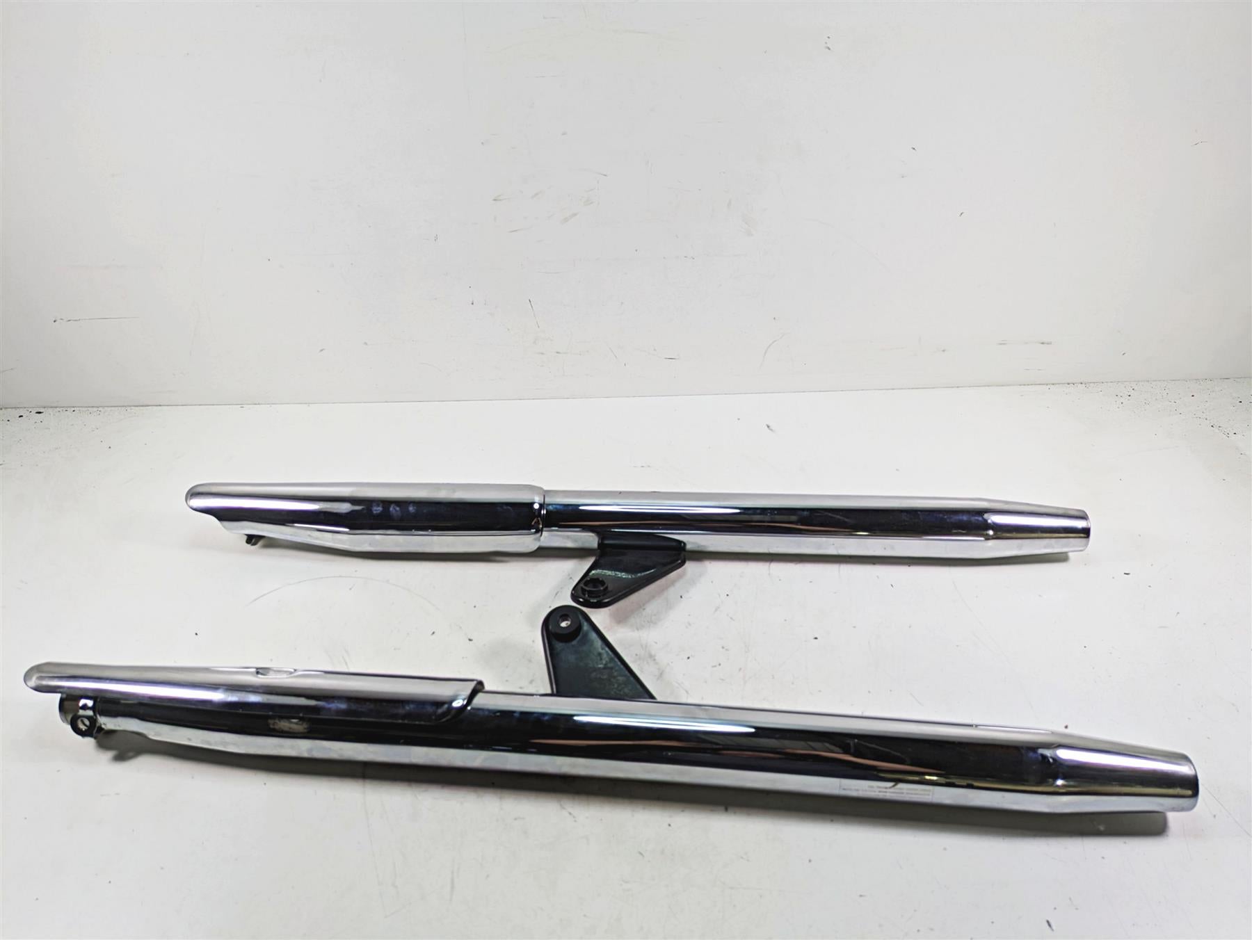 2011 Triumph America Exhaust Pipe Muffler Silencer Set T2206423 {{ shop.shopifyCountryName }} - Mototech271
