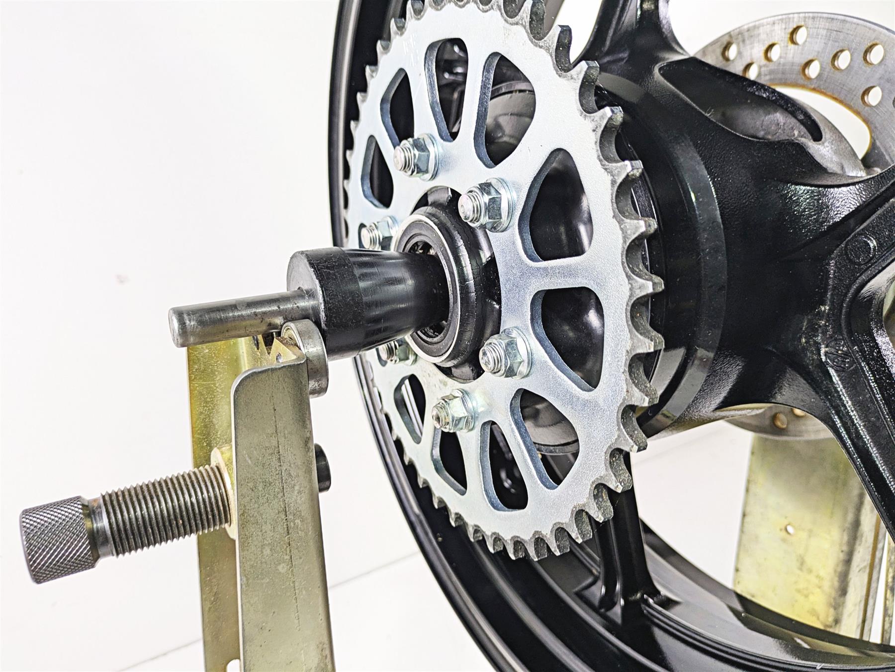 2024 Kawasaki ZX6R ZX636 Ninja Straight 17x5.5 Rear Wheel 40 Miles 41073-0729 {{ shop.shopifyCountryName }} - Mototech271