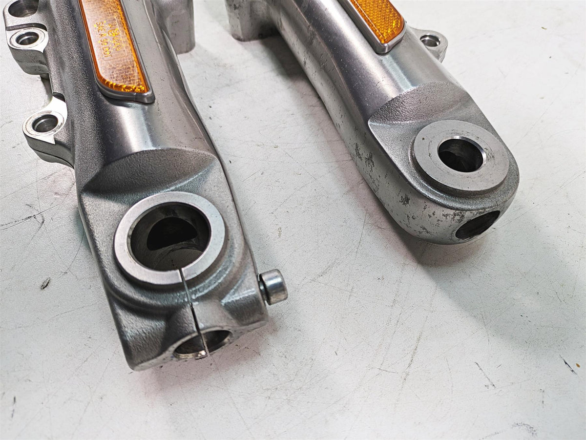 2020 Harley Touring FLHX Street Glide Showa Front Fork Lower Slider Set 45500109 {{ shop.shopifyCountryName }} - Mototech271