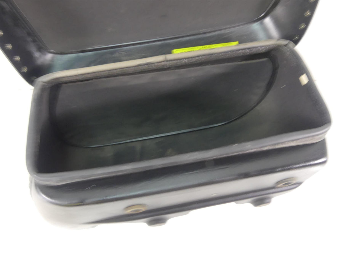 2002 Yamaha XVS1100 V-Star Left Leatherlyke Cross Country Saddlebag ACC625 {{ shop.shopifyCountryName }} - Mototech271