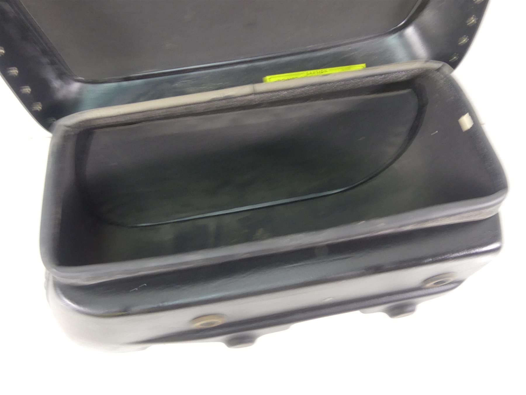 2002 Yamaha XVS1100 V-Star Left Leatherlyke Cross Country Saddlebag ACC625 {{ shop.shopifyCountryName }} - Mototech271