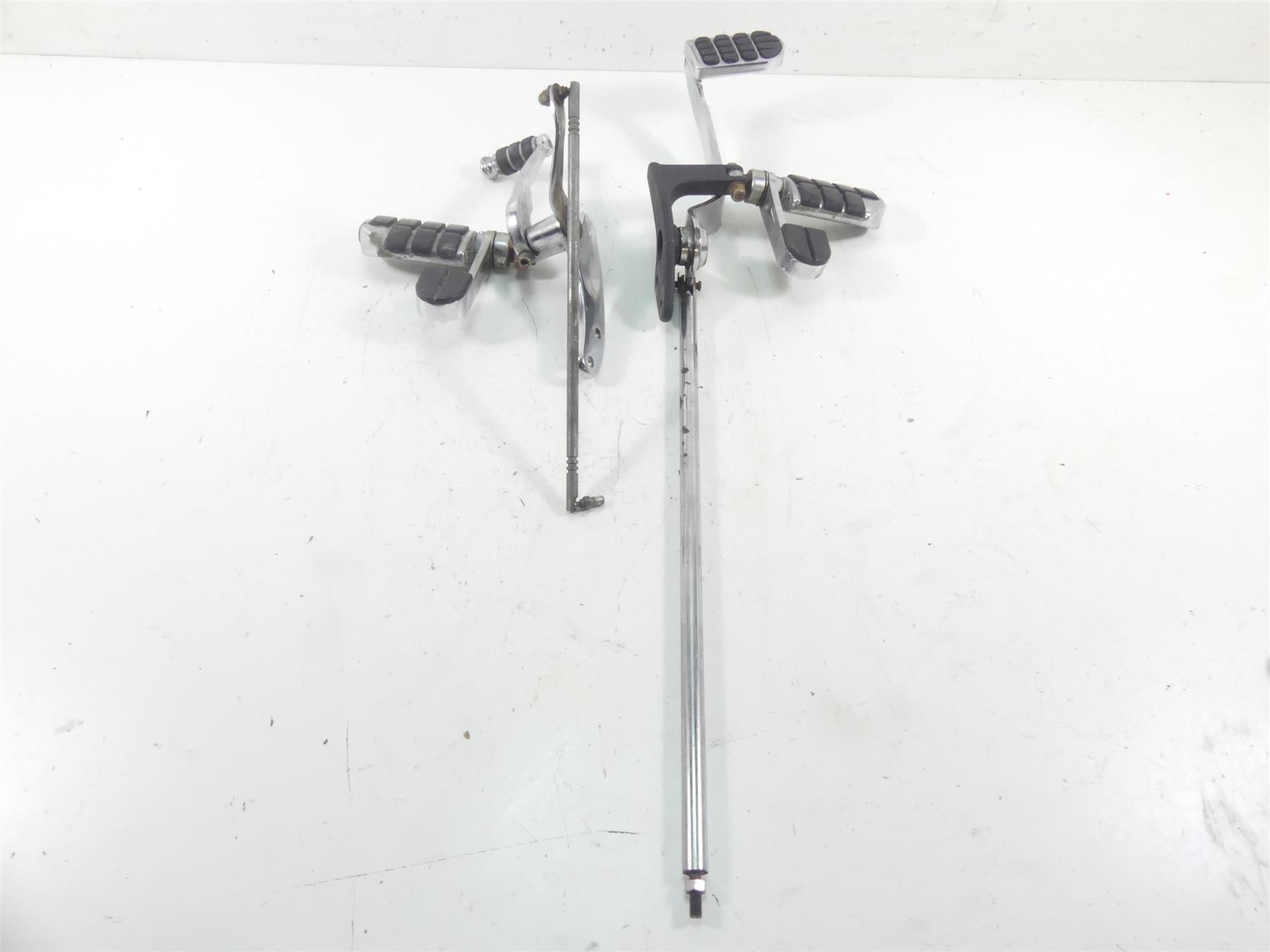 1998 Harley Dyna FXDL Low Rider Raider Front FW Control Footpeg Lever 30-7050 {{ shop.shopifyCountryName }} - Mototech271