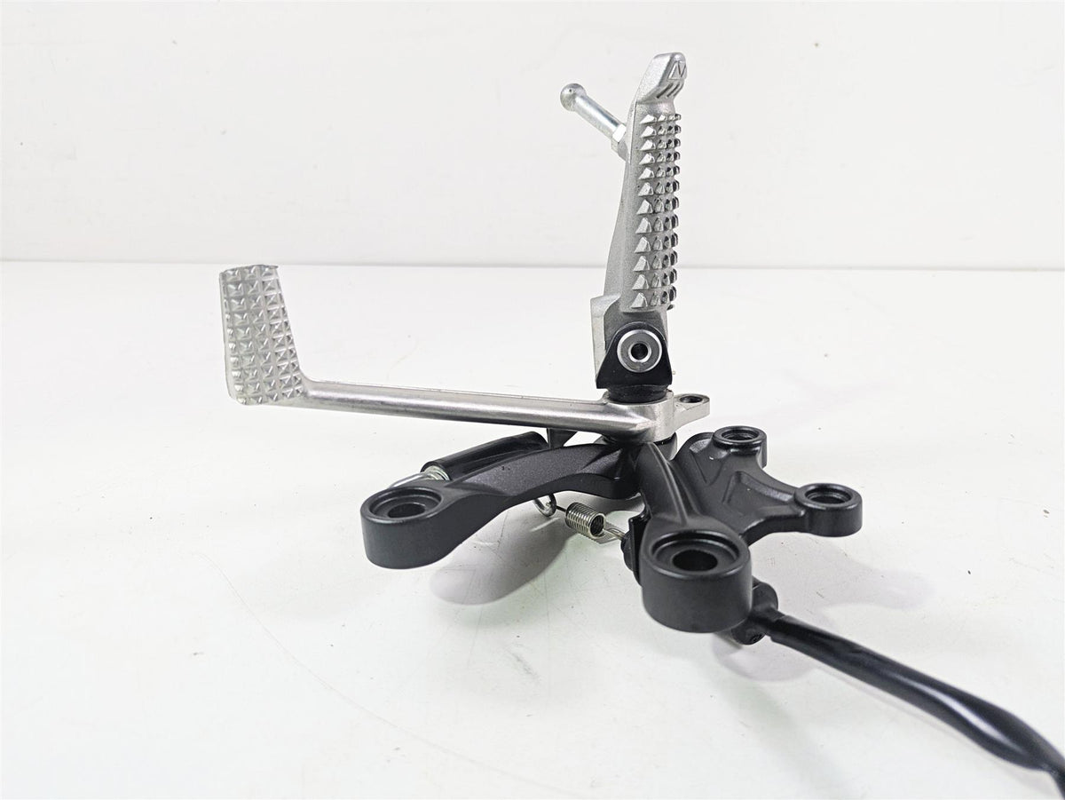 2024 Kawasaki ZX6R ZX636 Ninja Right Footpeg Brake Pedals Set 35063-0590-18R {{ shop.shopifyCountryName }} - Mototech271