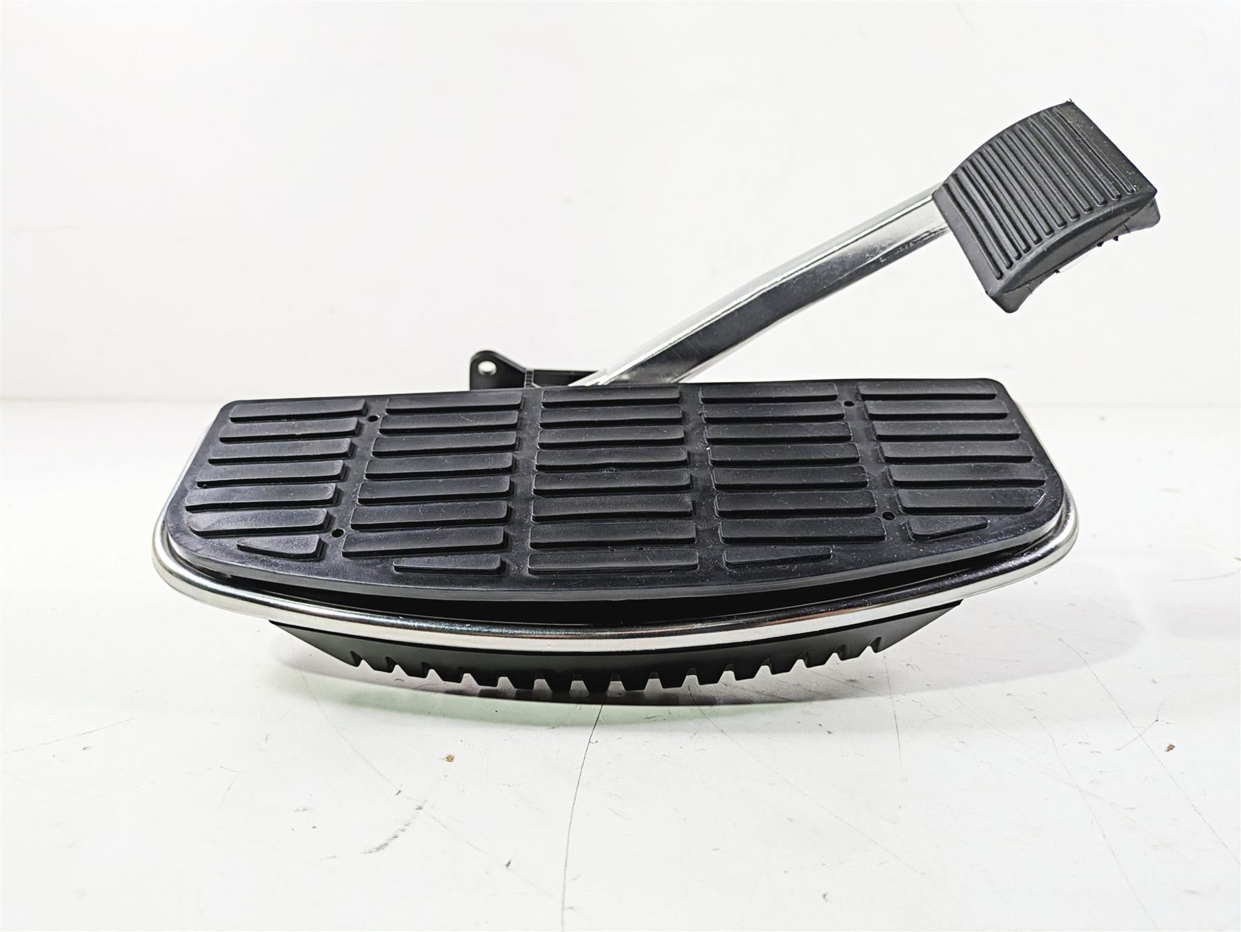 2014 Moto Guzzi California 1400 Touring Right Floorboard & Brake Pedal 887302 {{ shop.shopifyCountryName }} - Mototech271