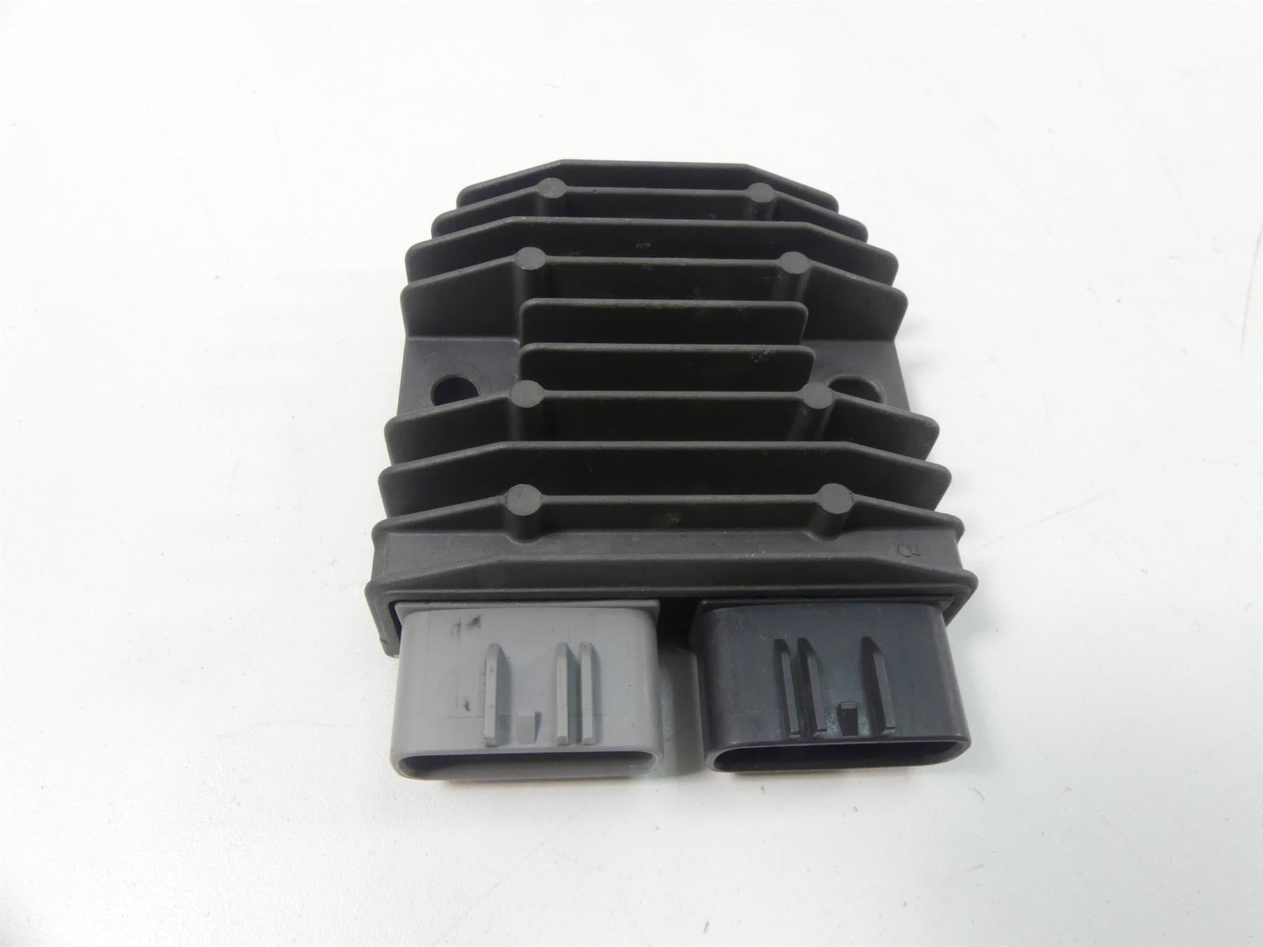 2007 Yamaha XVS1300 V-Star Rectifier Voltage Regulator FH012AA 1D7-81960-01-00 {{ shop.shopifyCountryName }} - Mototech271