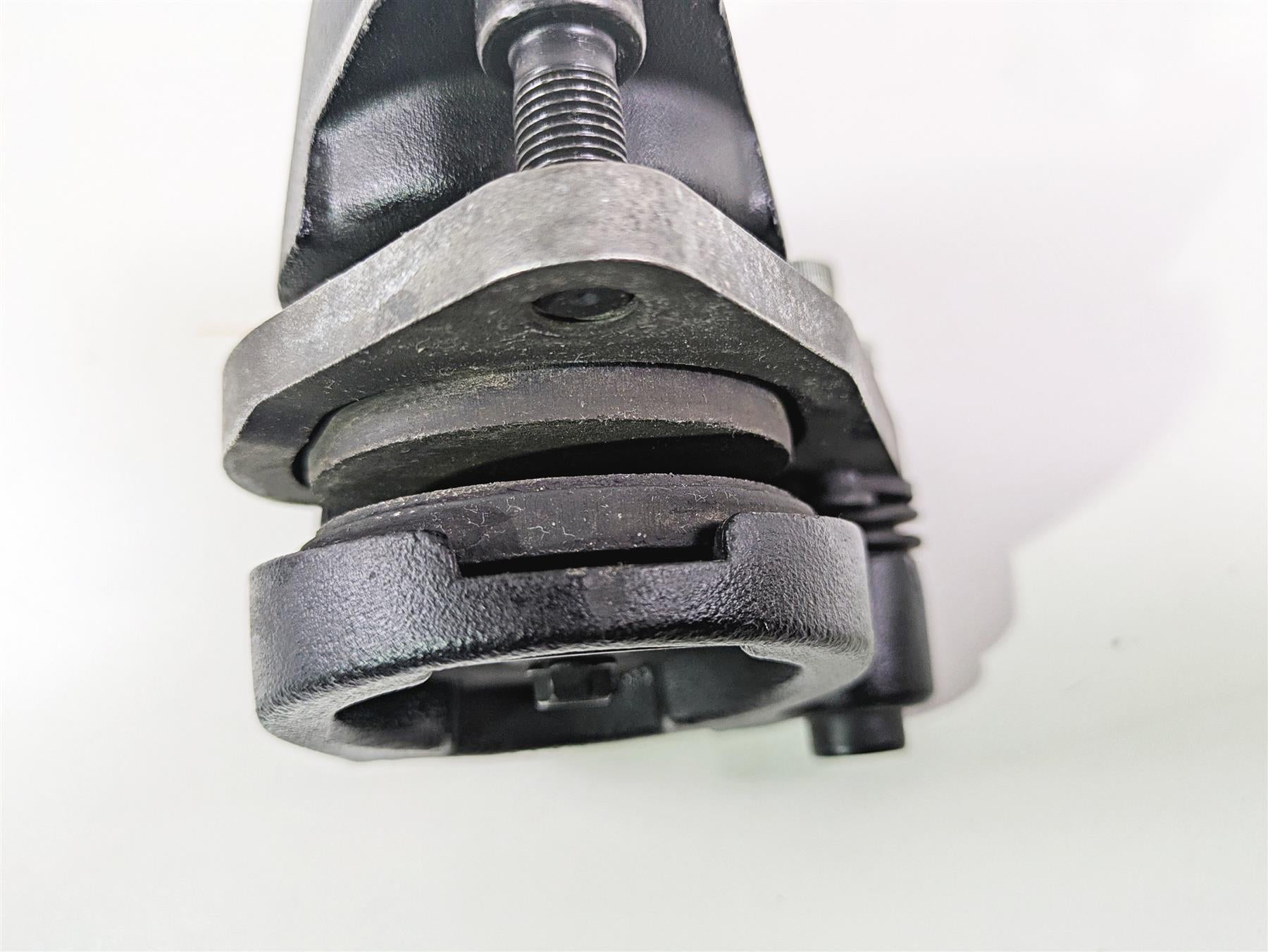 1999 Harley Touring FLHTCUI E-Glide Front Brake Caliper Set 44023-83C 44046-84C {{ shop.shopifyCountryName }} - Mototech271