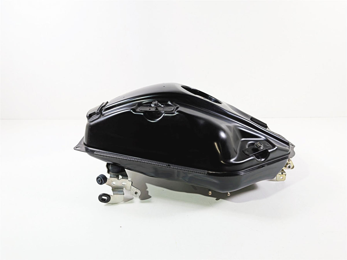 2025 Yamaha YZF R7 Nice Fuel Gas Petrol Tank - Clean - No Dents BEB-24110-00-00 {{ shop.shopifyCountryName }} - Mototech271