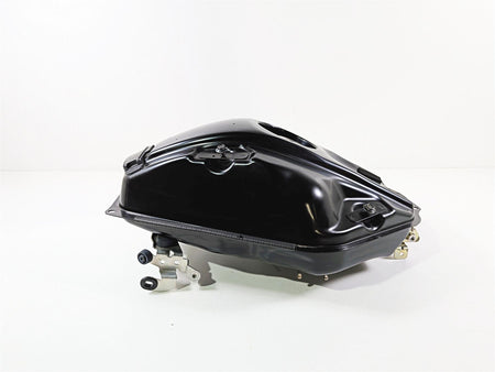 2025 Yamaha YZF R7 Nice Fuel Gas Petrol Tank - Clean - No Dents BEB-24110-00-00 {{ shop.shopifyCountryName }} - Mototech271