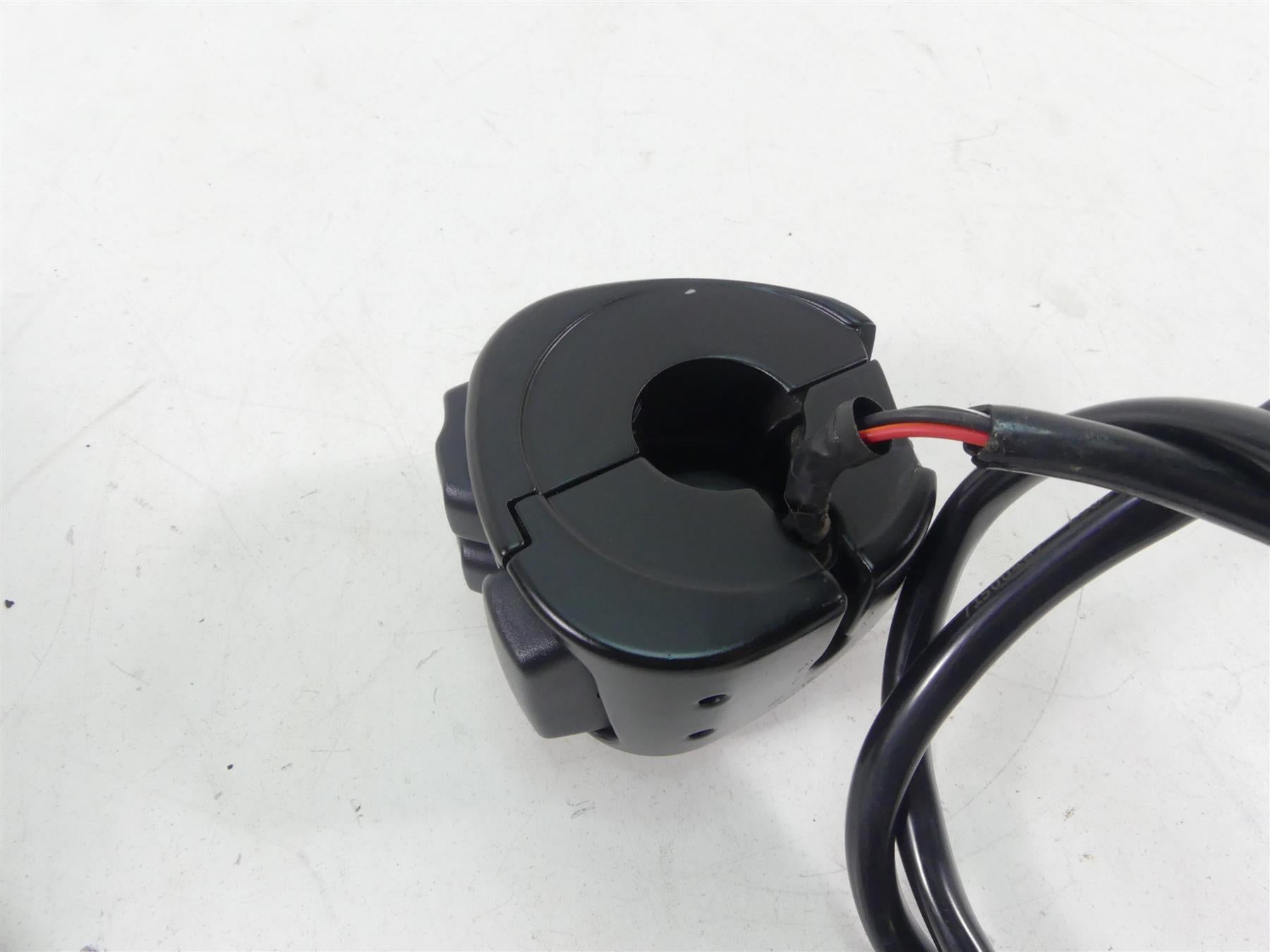 2019 Harley Softail FXBB Street Bob Left Hand Light Control Switch 71500292 {{ shop.shopifyCountryName }} - Mototech271