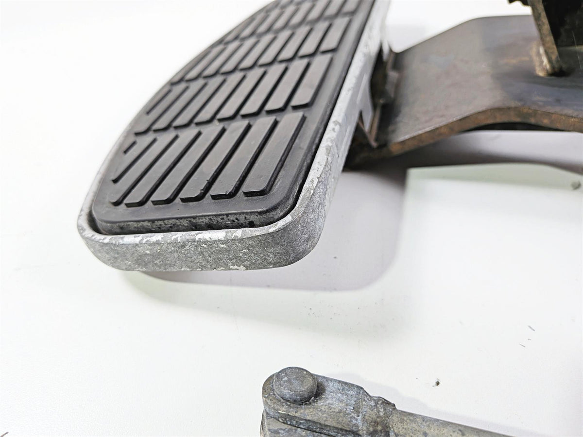 2006 Suzuki VL800 C50 Boulevard Front Left Right Floorboard Set 43510-41F10 {{ shop.shopifyCountryName }} - Mototech271