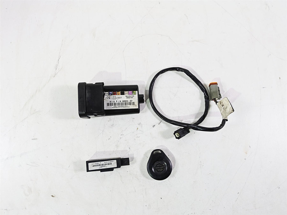 2011 Harley Touring FLHTCUSE CVO E-Glide Tssm Module Fob & Antenna 68924-07 {{ shop.shopifyCountryName }} - Mototech271