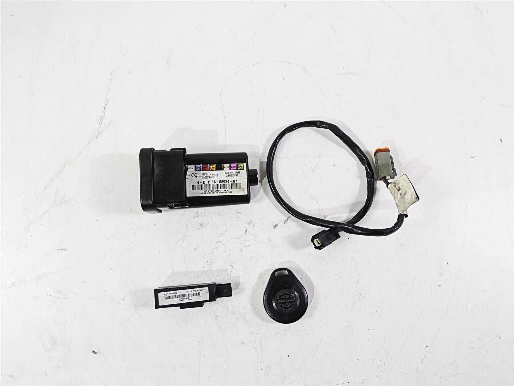 2011 Harley Touring FLHTCUSE CVO E-Glide Tssm Module Fob & Antenna 68924-07 {{ shop.shopifyCountryName }} - Mototech271