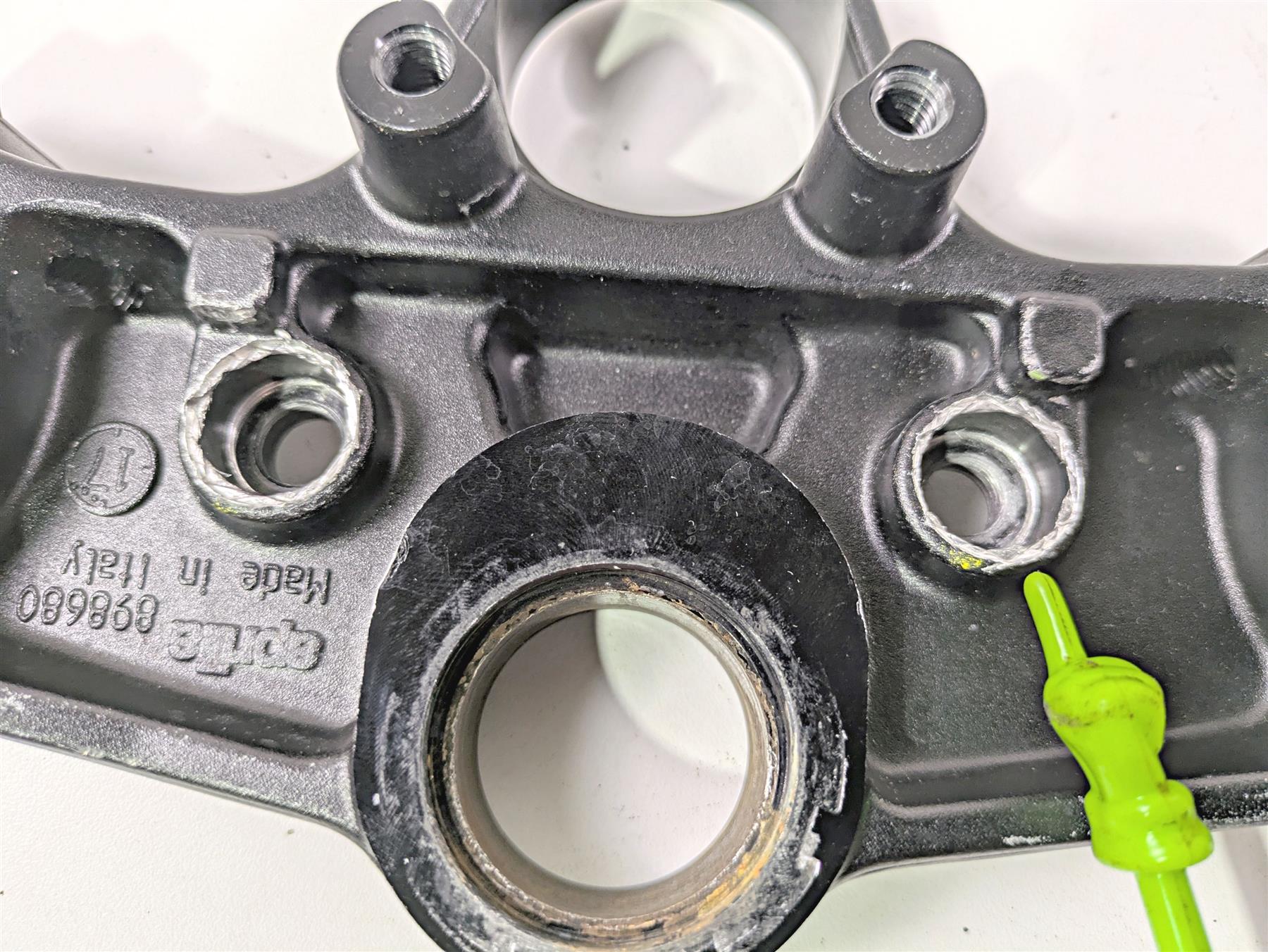 2017 Aprilia RSV 1100 Tuono V4 Factory Upper Triple Tree Clamp - Read 2B003976 {{ shop.shopifyCountryName }} - Mototech271