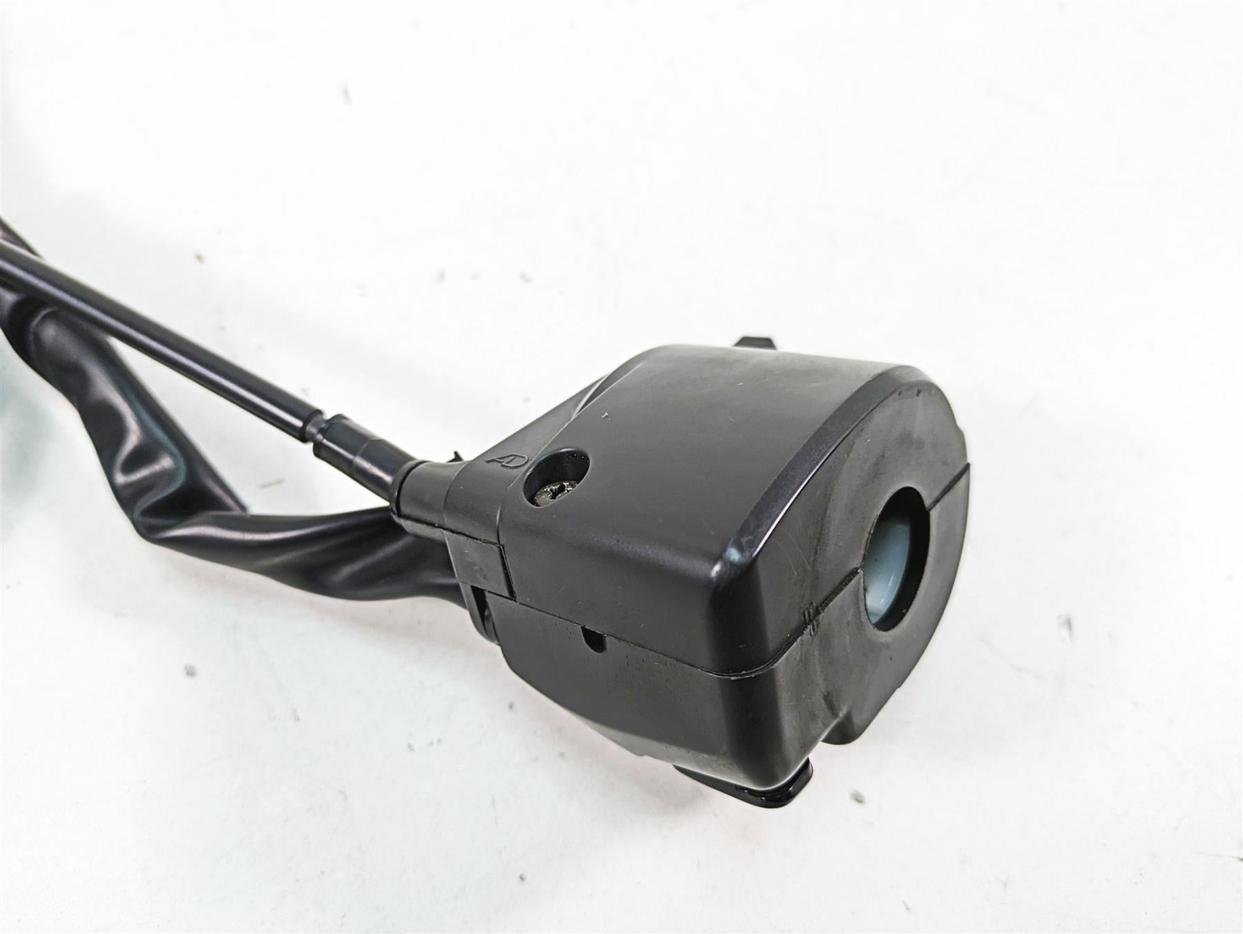 2002 Yamaha FZ1 FZS1000 Fazer Left Hand Blinker Control Switch 5LV-83973-00-00 {{ shop.shopifyCountryName }} - Mototech271